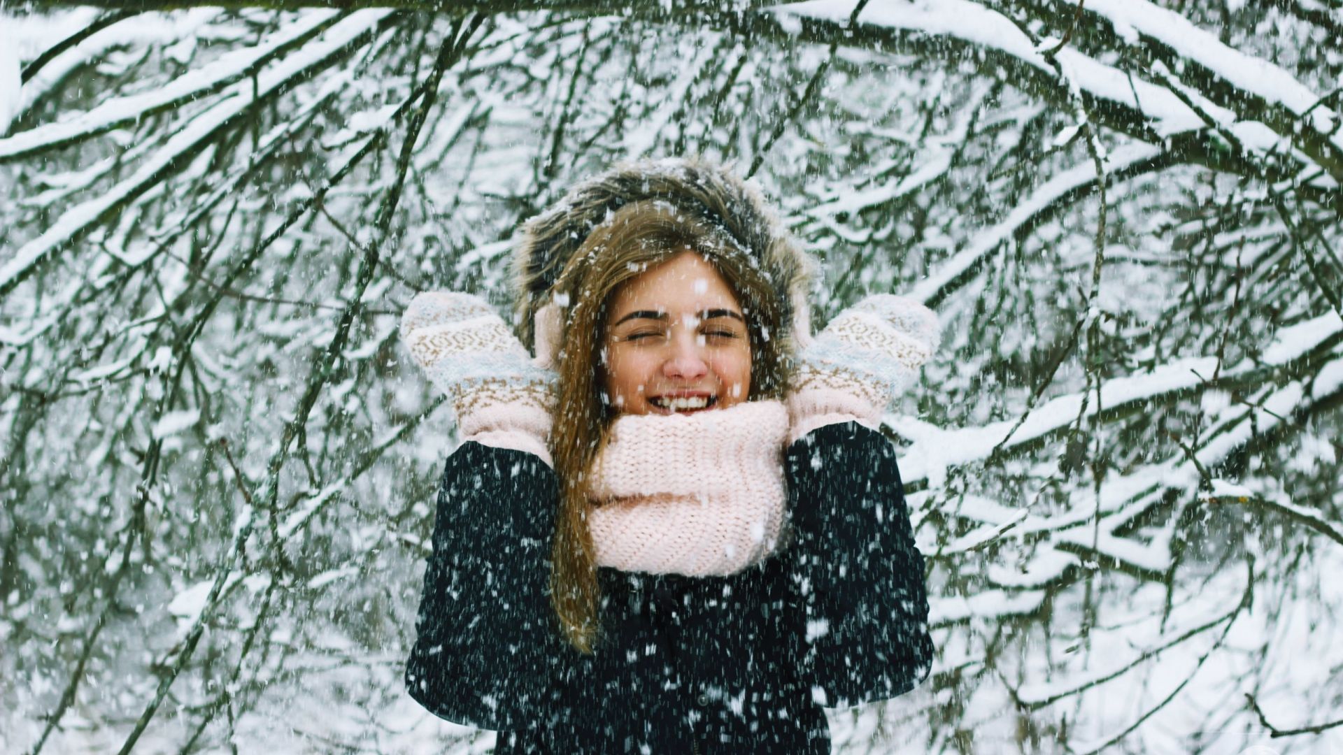 Wallpaper Winter, snowfall, girl model, outdoor