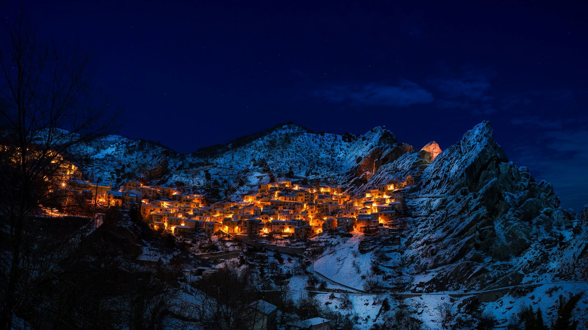 Wallpaper Italy, village, town, mountains, night