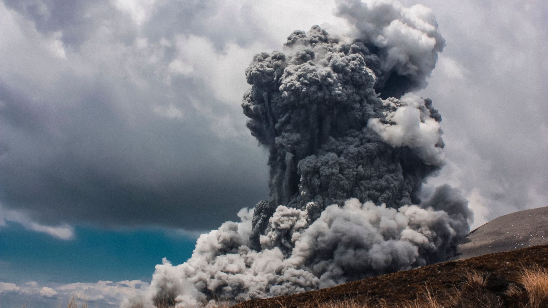 Wallpaper Volcano, explosion, eruption, clouds, smoke, 4k