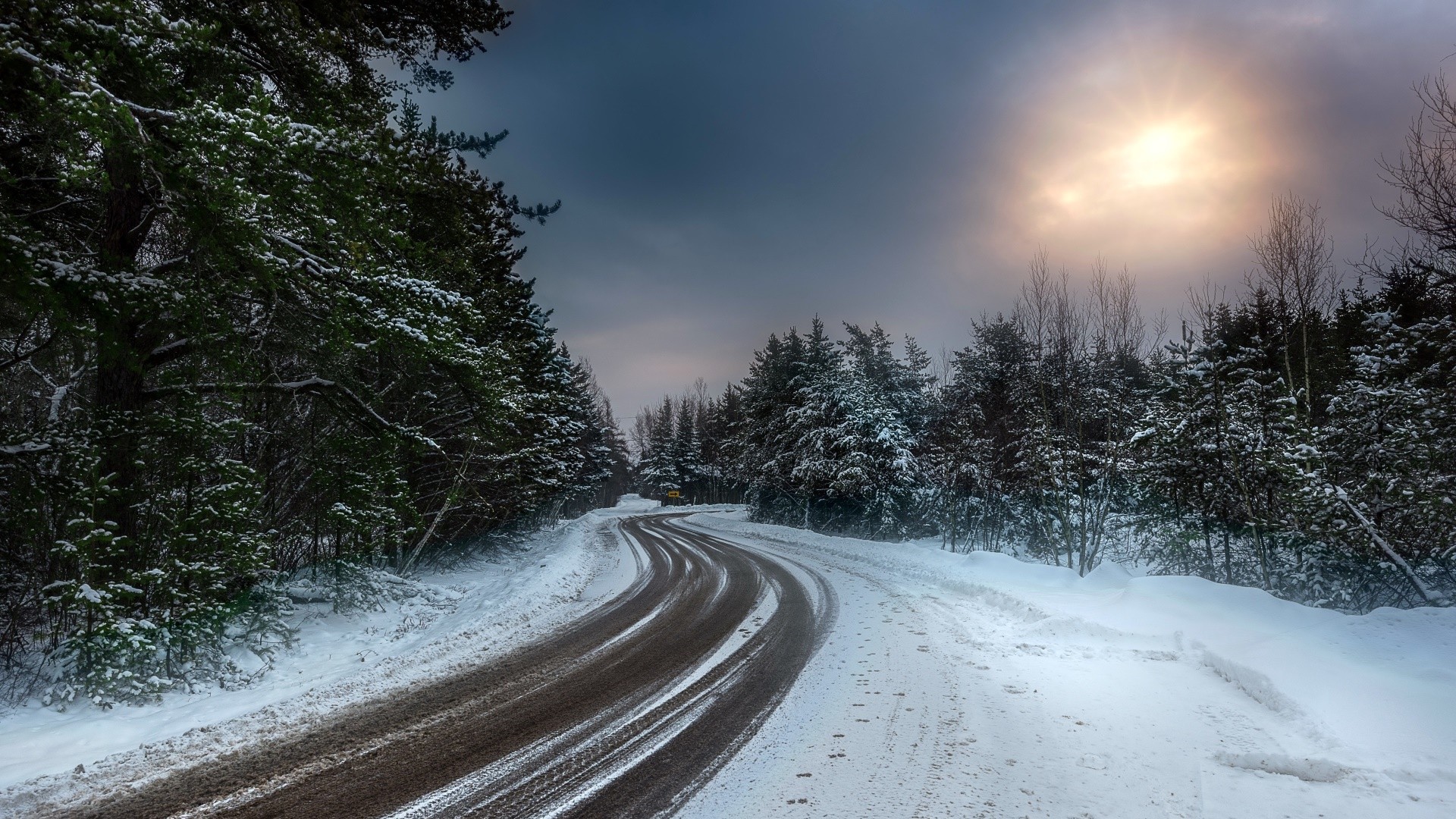 Wallpaper Road in winter