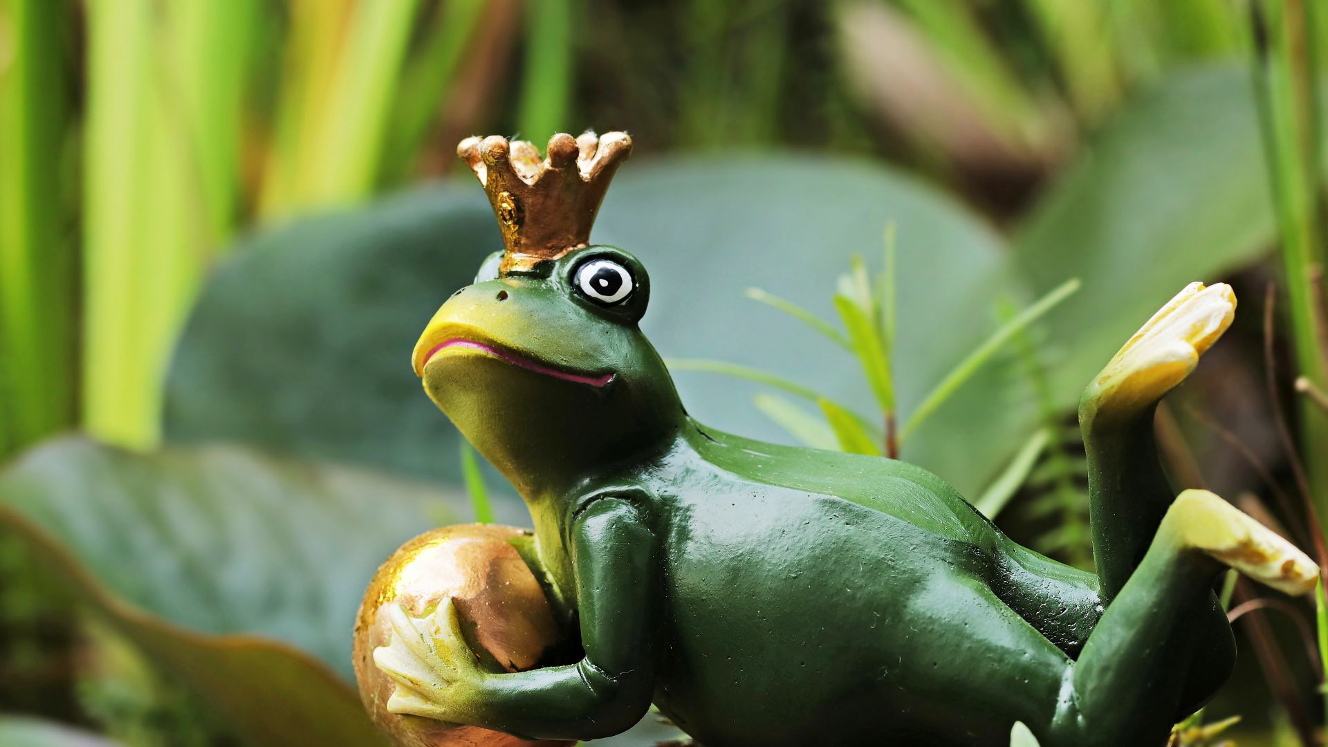 Wallpaper Frog prince, figure, toy
