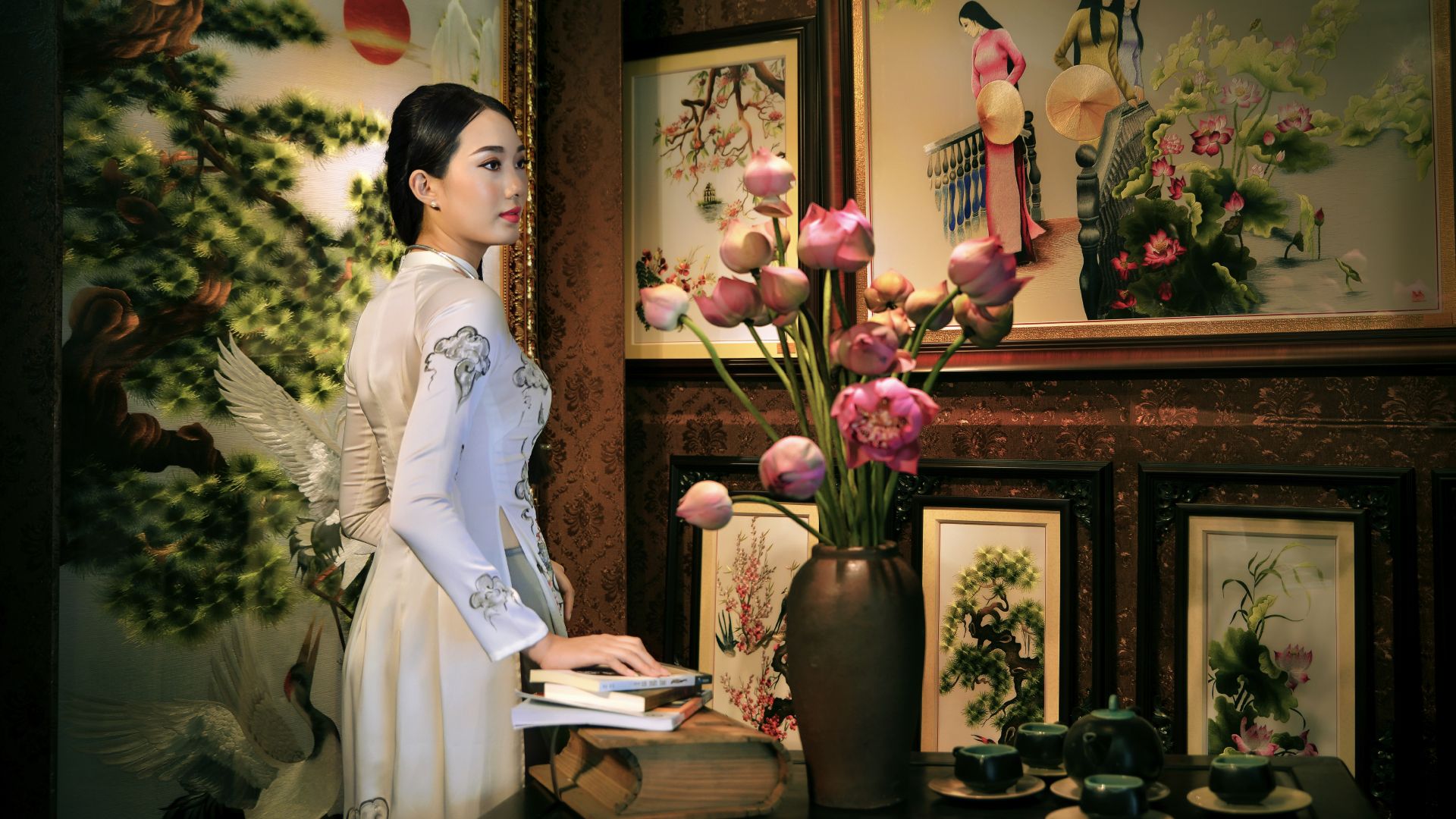 Wallpaper Asian, girl model, traditional dress, flowers vase
