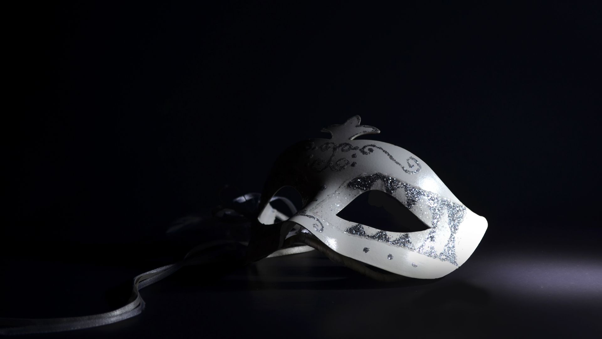 Wallpaper Carnival mask, monochrome