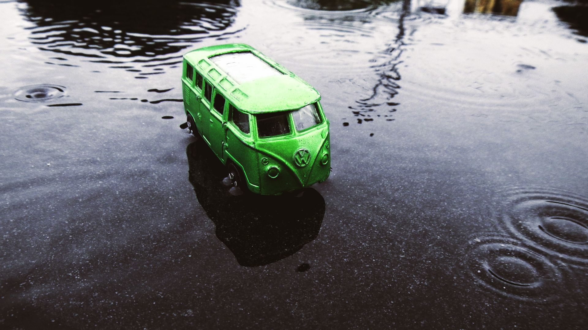 Wallpaper Green van, vehicles, Volkswagen, model, toy, water