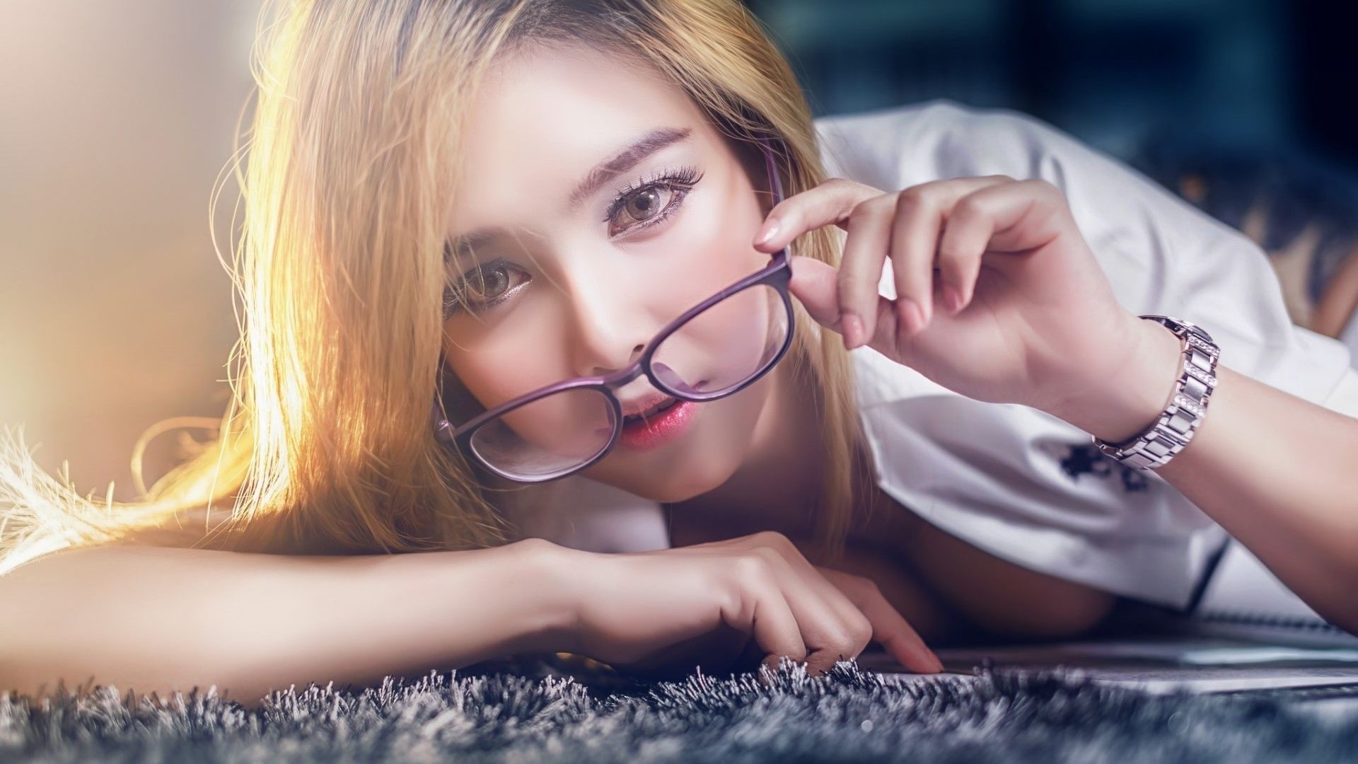 Wallpaper Asian women with glasses
