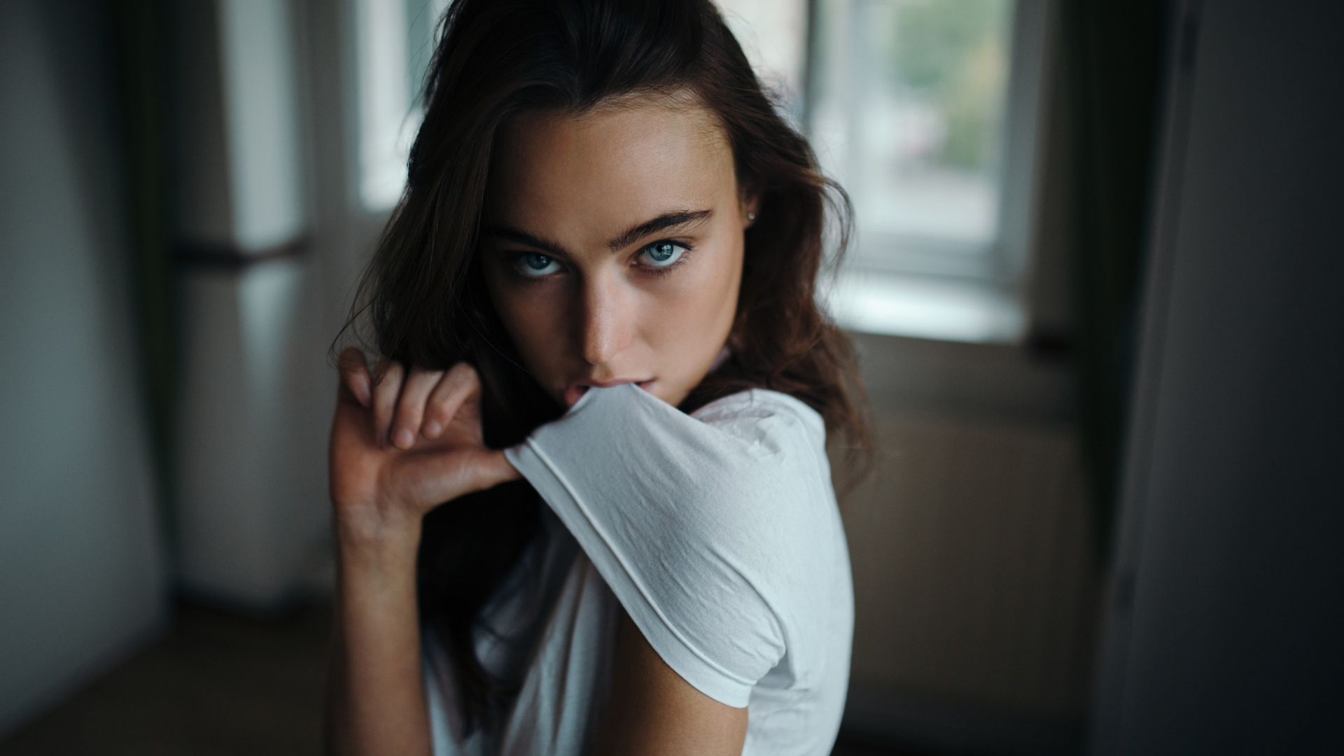 Wallpaper White T-shirt, girl model, blue eyes