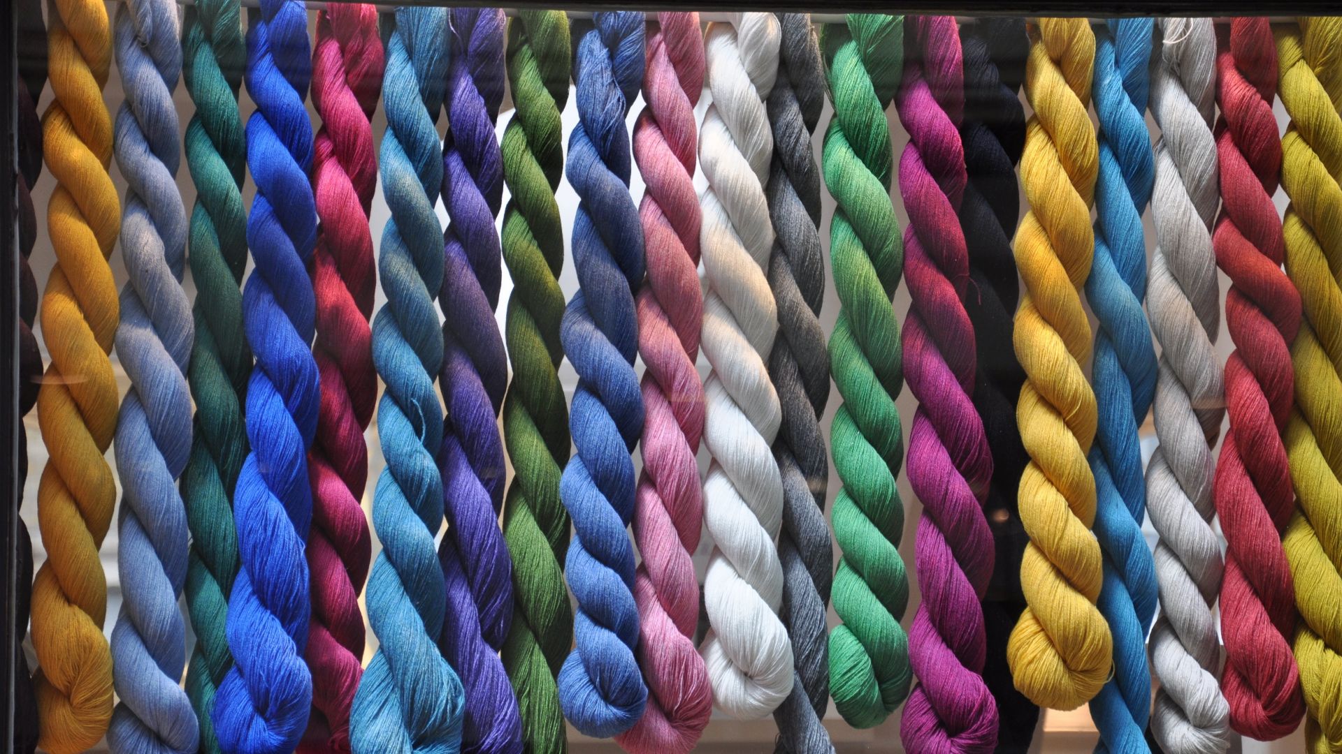 Wallpaper Colored wool, wool
