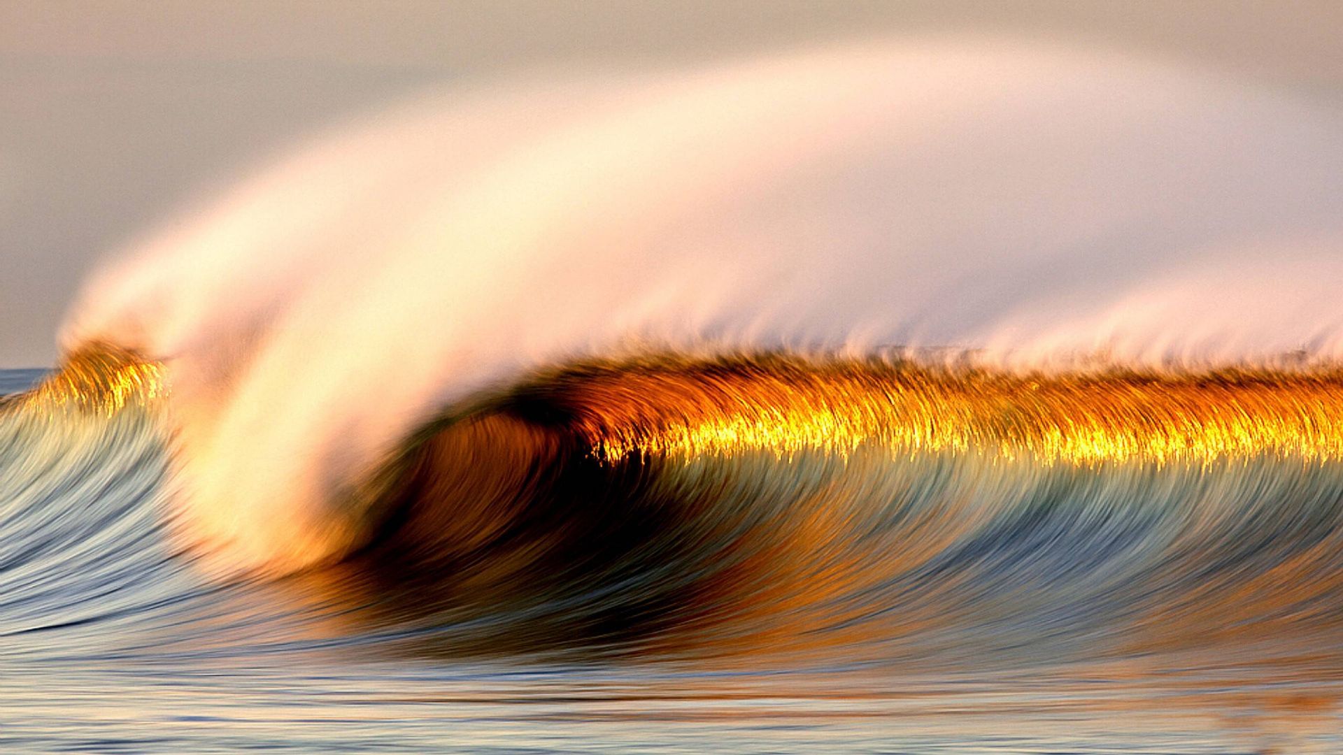 Wallpaper Sea waves look great in sunlight of sunset
