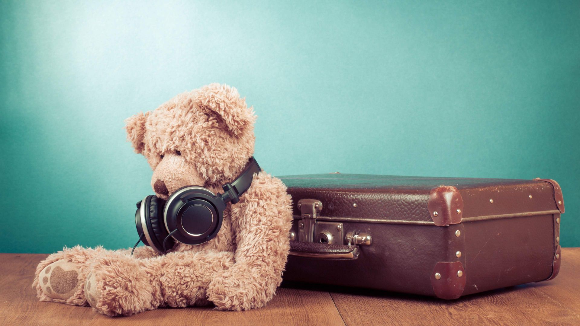 Desktop Wallpaper Teddy Bear, Briefcase, Head Phone, Toys, 4k, Hd Image,  Picture, Background, Gii8le