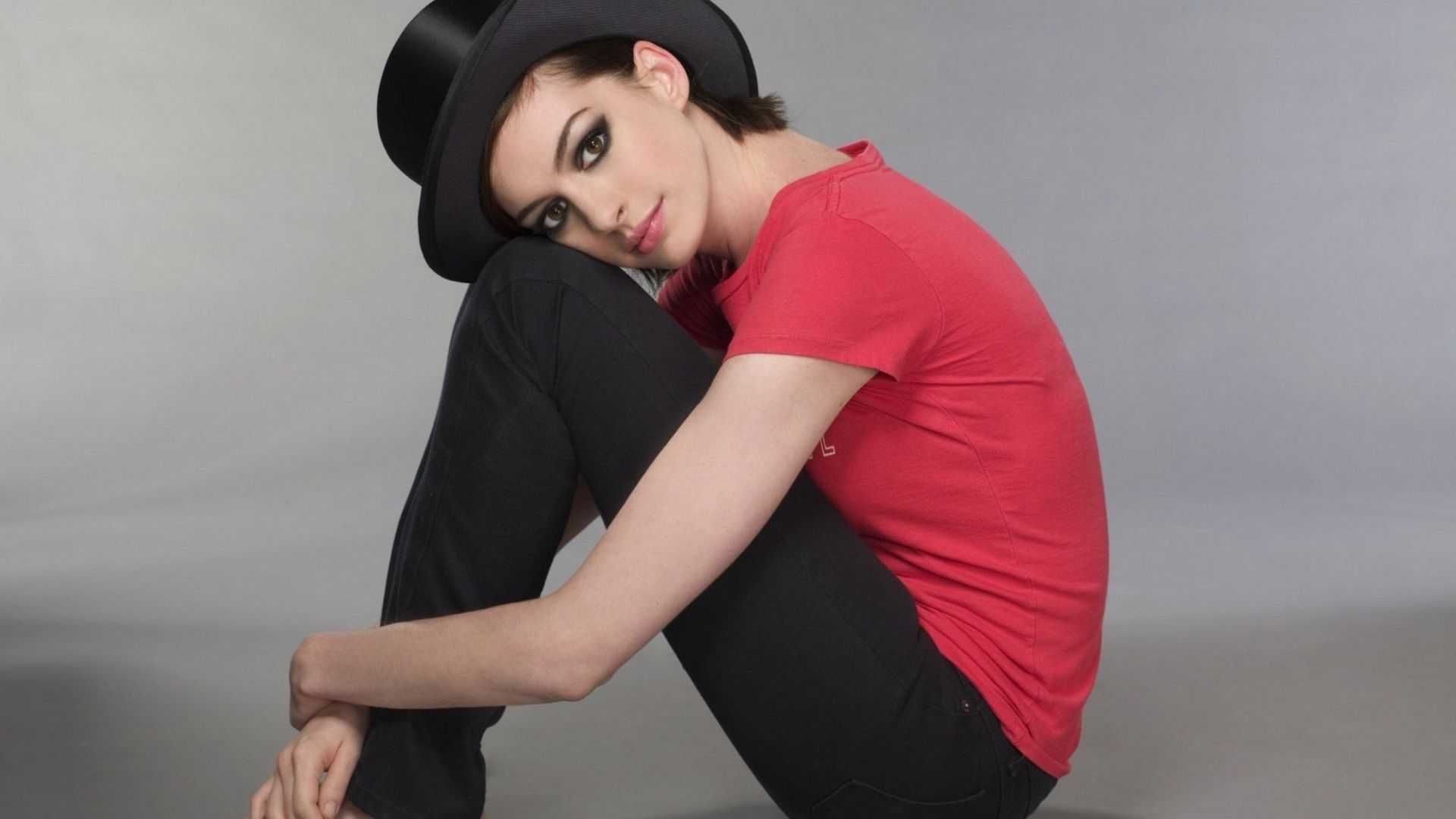 Wallpaper Anne Hathaway, sitting, celebrity, hat