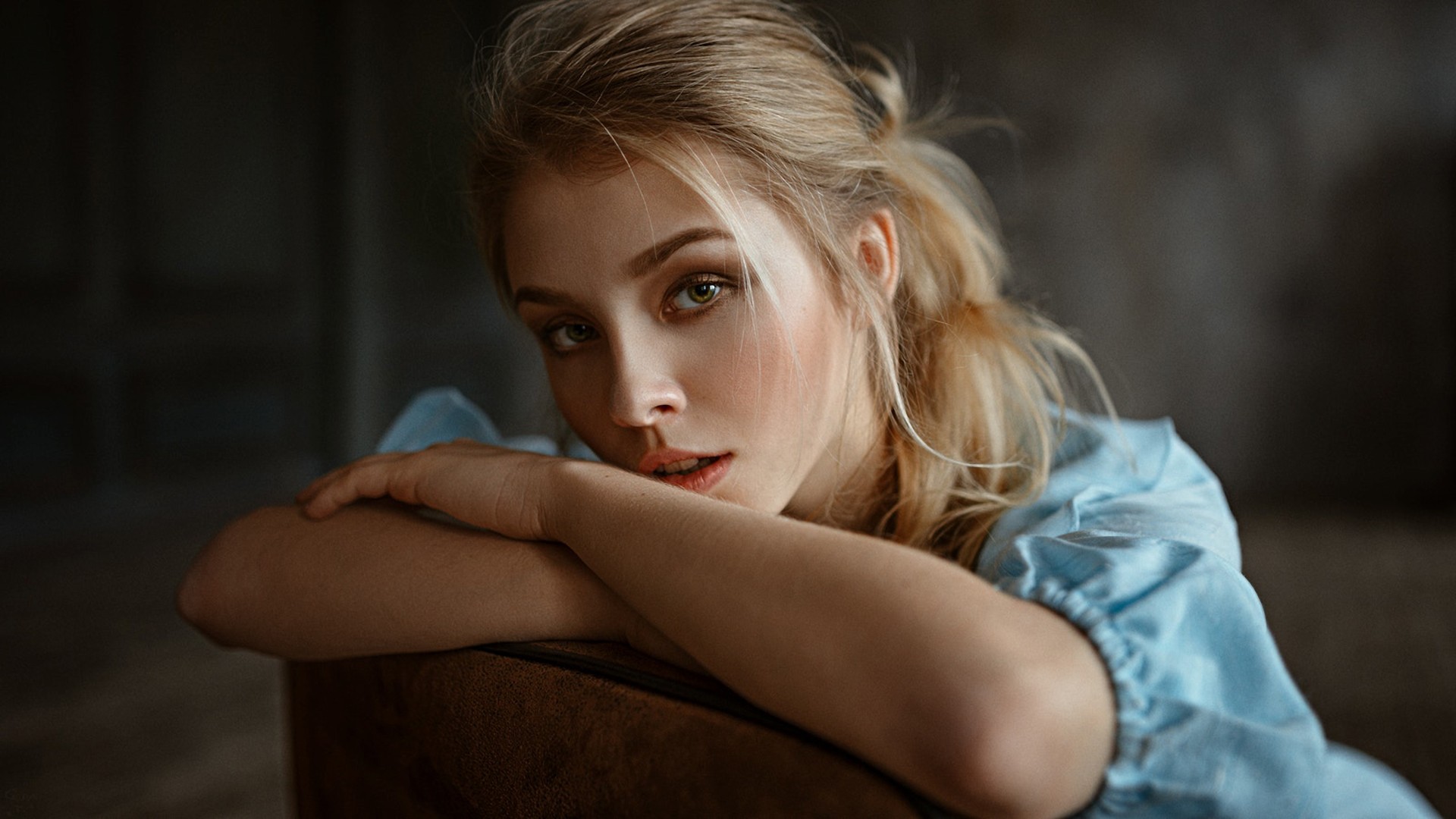 Wallpaper Model, Alice Tarasenko, sitting