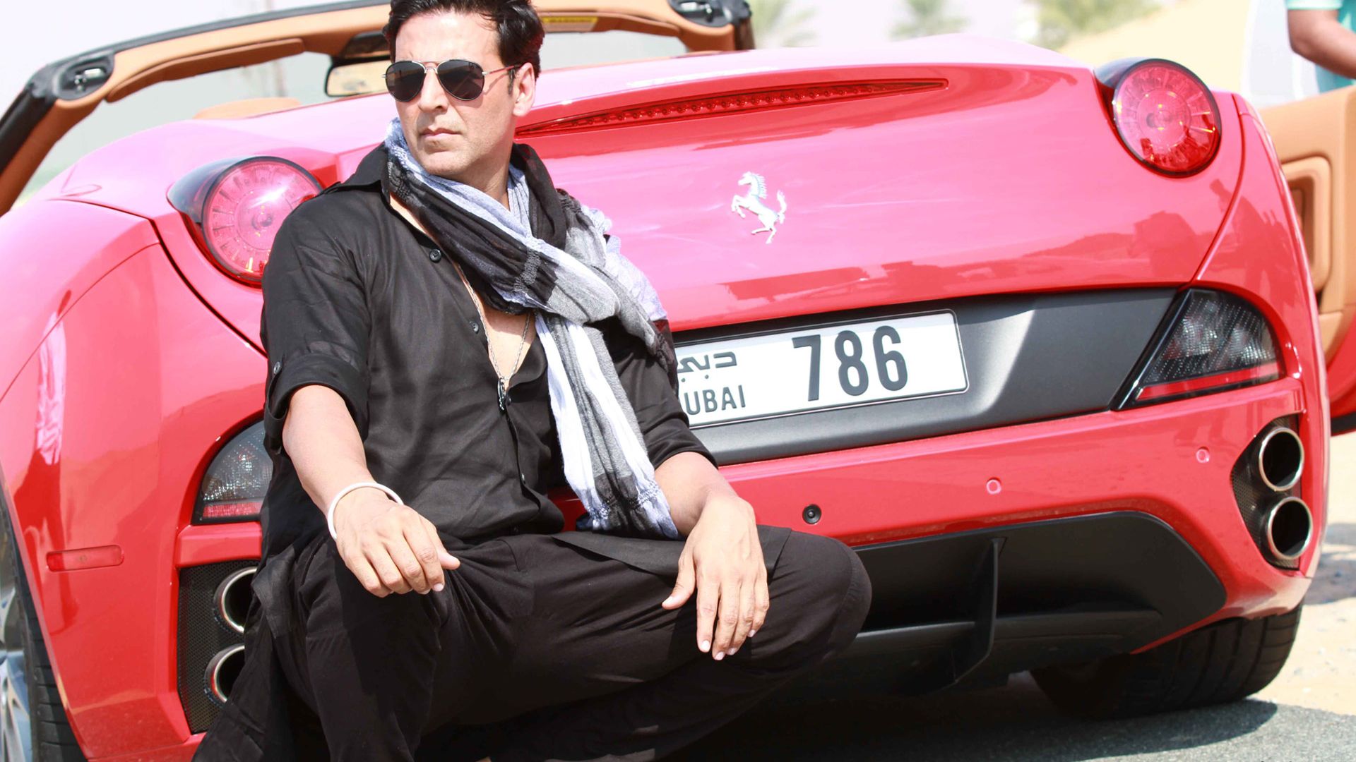 Wallpaper Akshay Kumar, bollywood actor, car