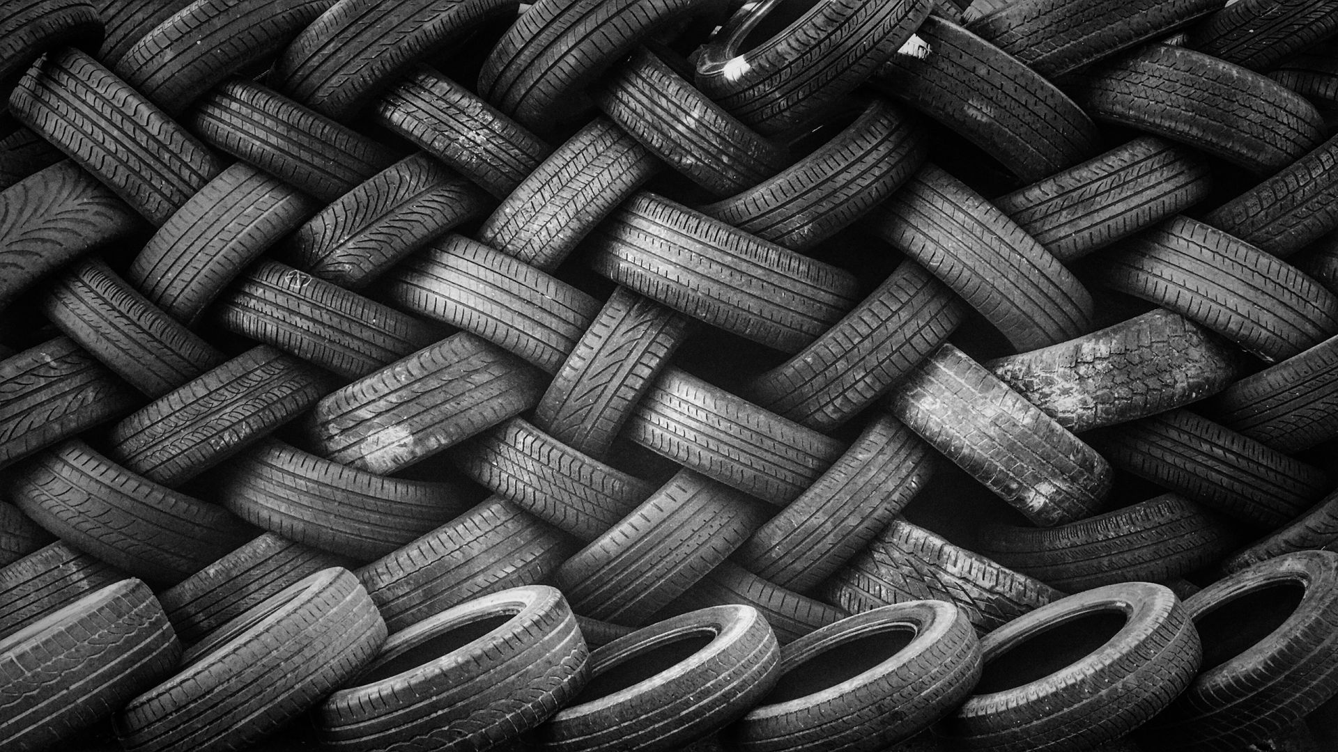 Wallpaper Tires monochrome