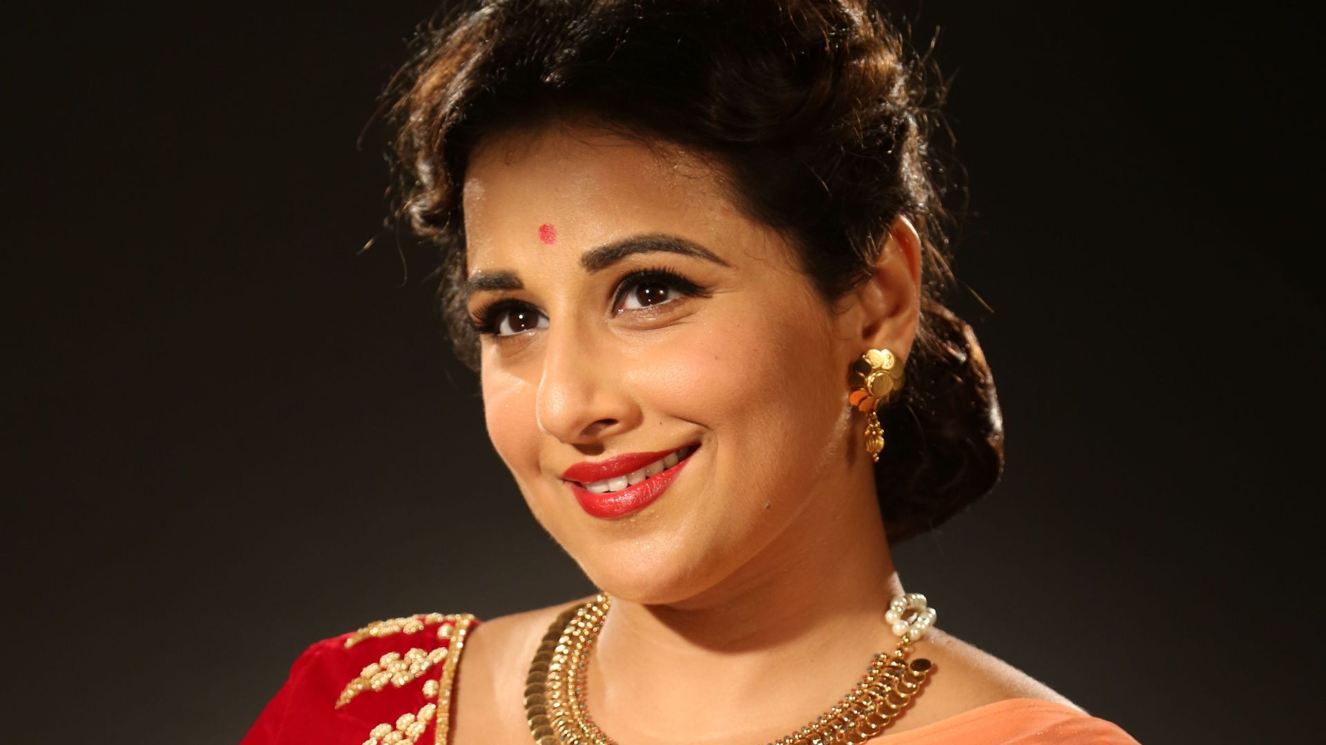 Wallpaper Vidya Balan, Bollywood actress, smile