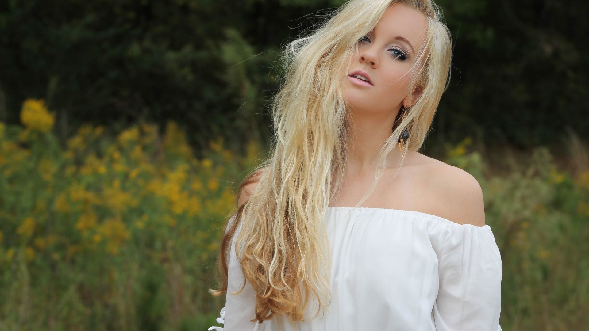 Wallpaper Blonde singer, outdoor, Lindee Link