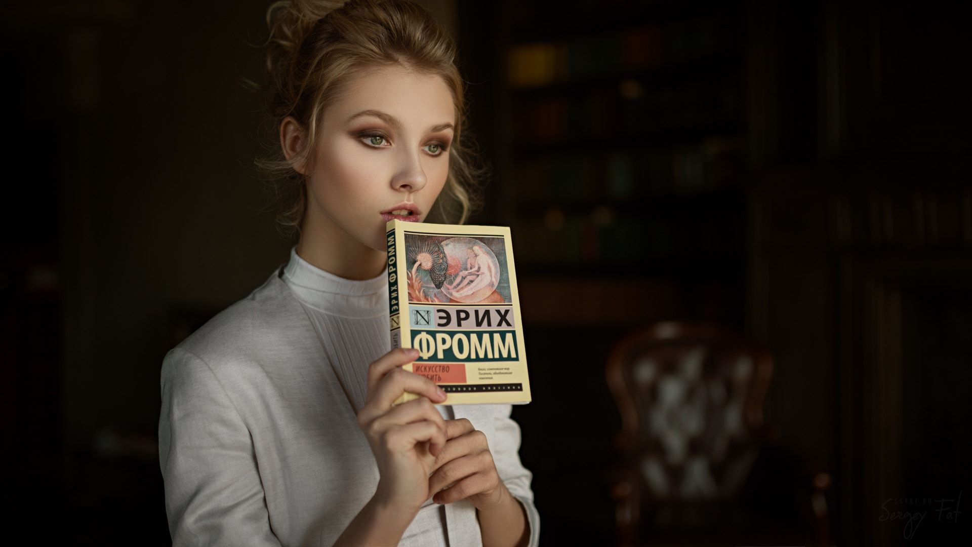 Wallpaper Russina model, book, Alisa Tarasenko