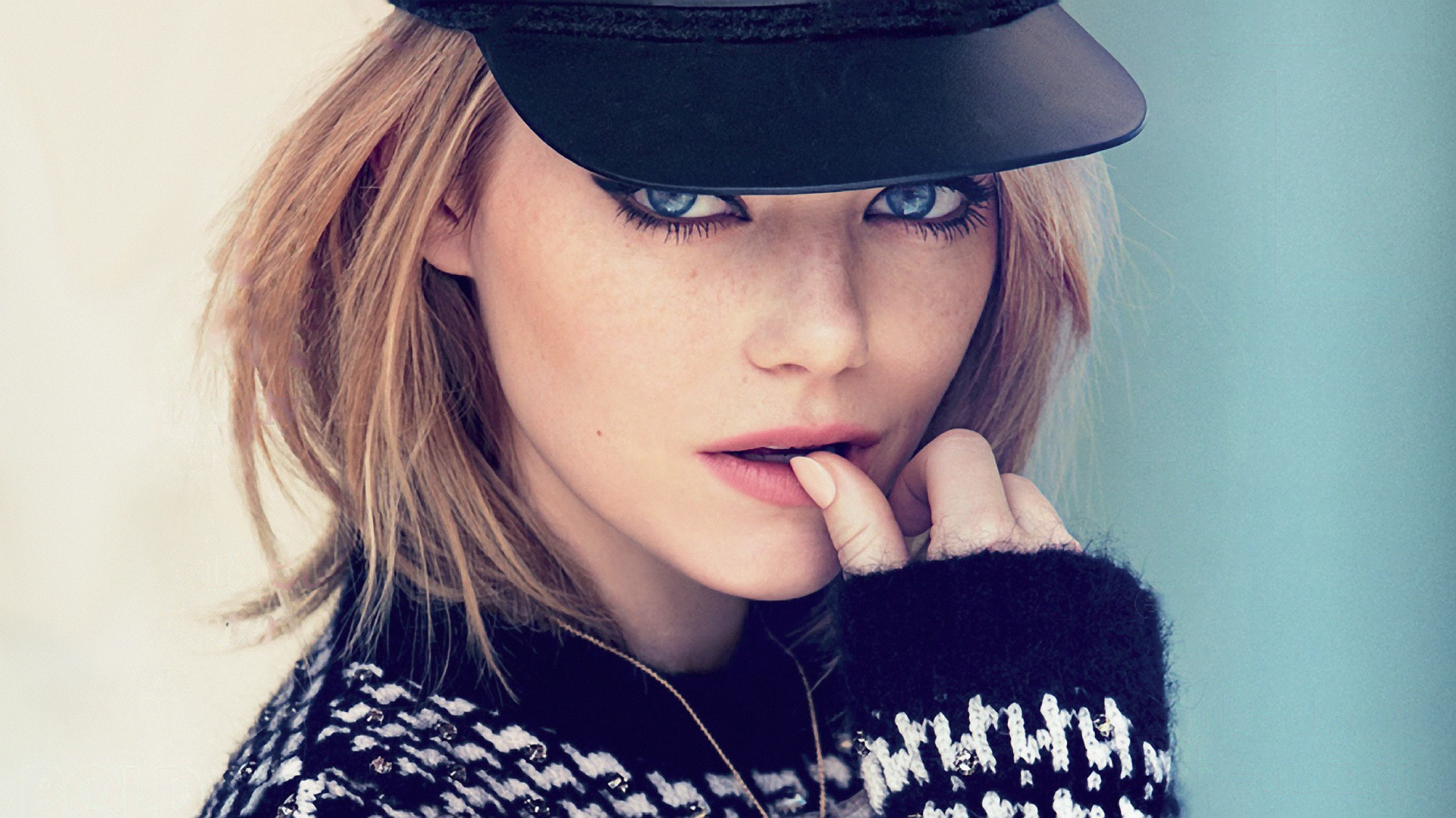 Wallpaper Gorgeous Emma Stone, cap