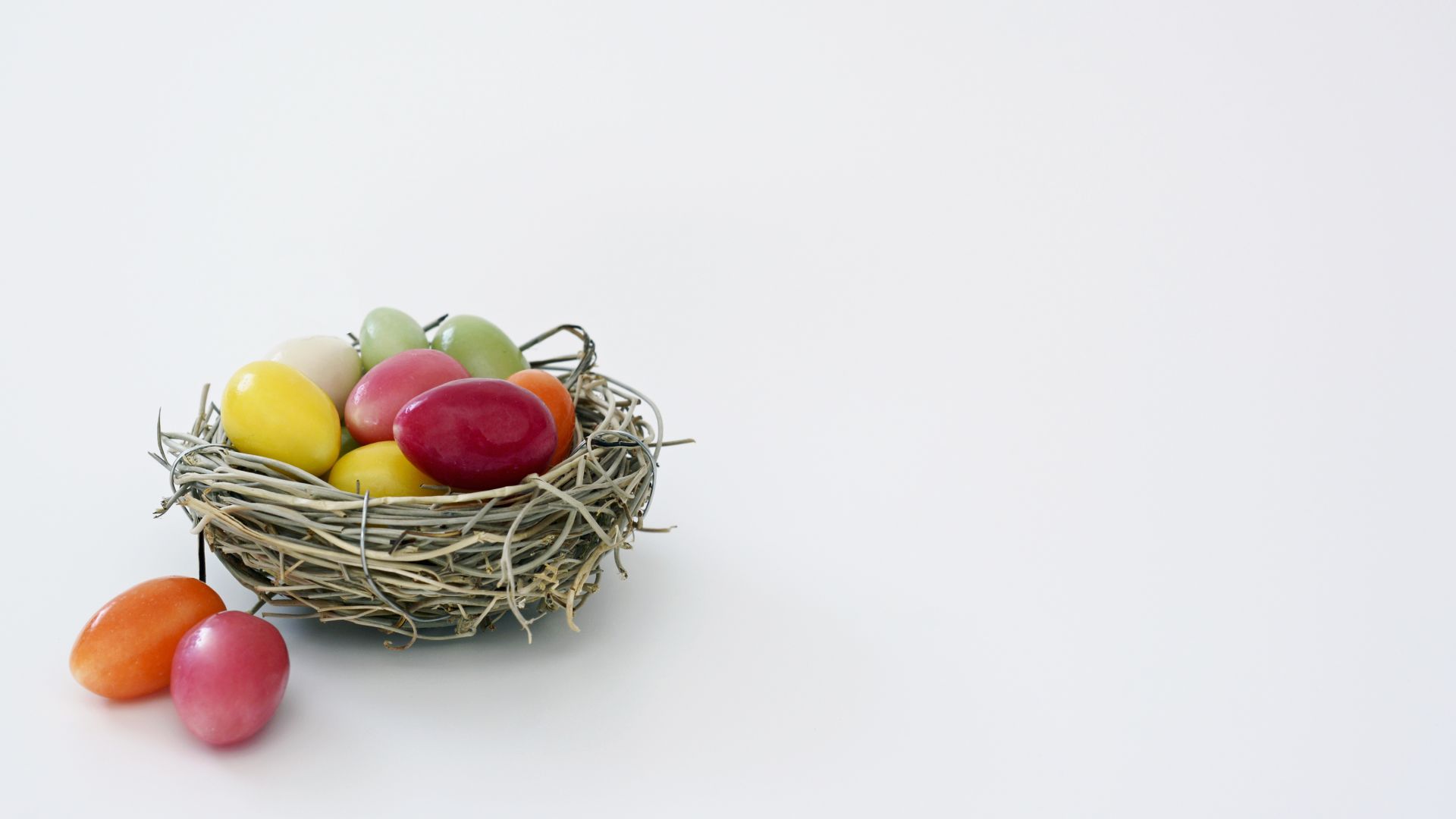 Wallpaper Easter nest, eggs, candies, celebrations