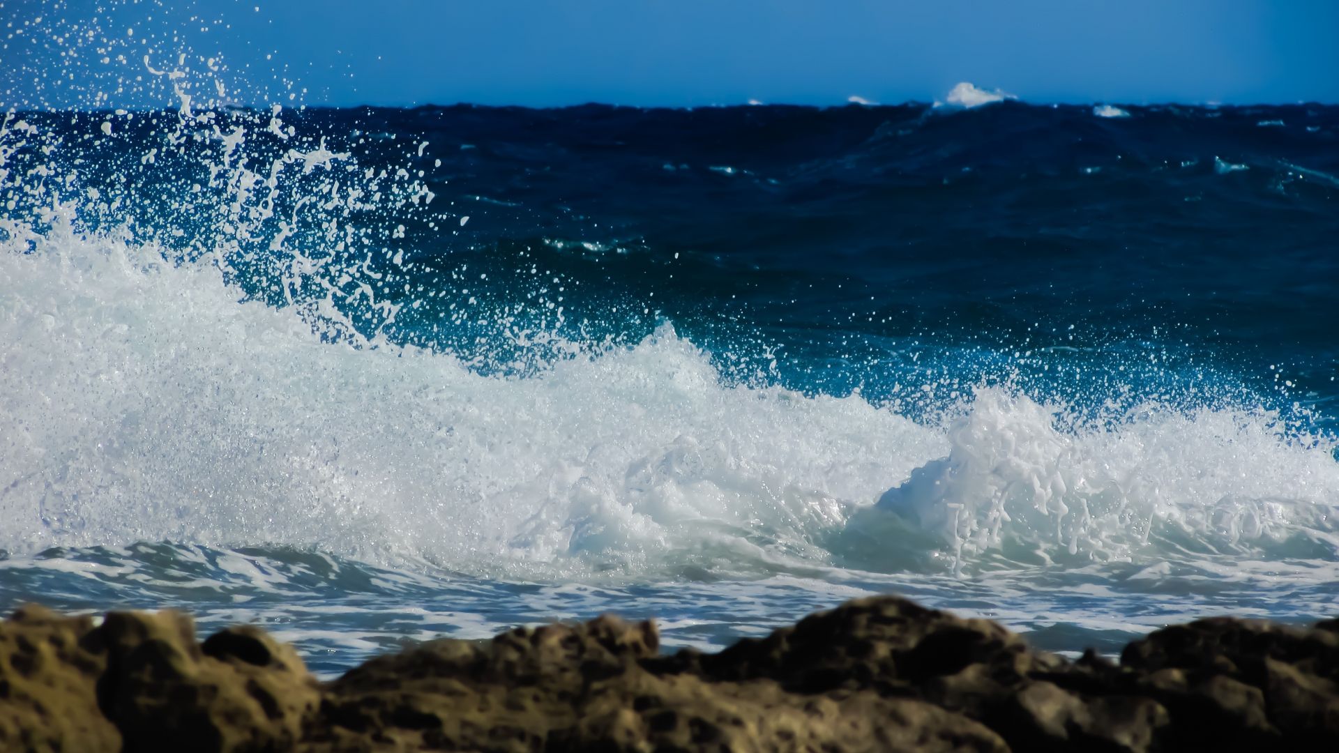 Wallpaper Sea waves of blue sea, rocks