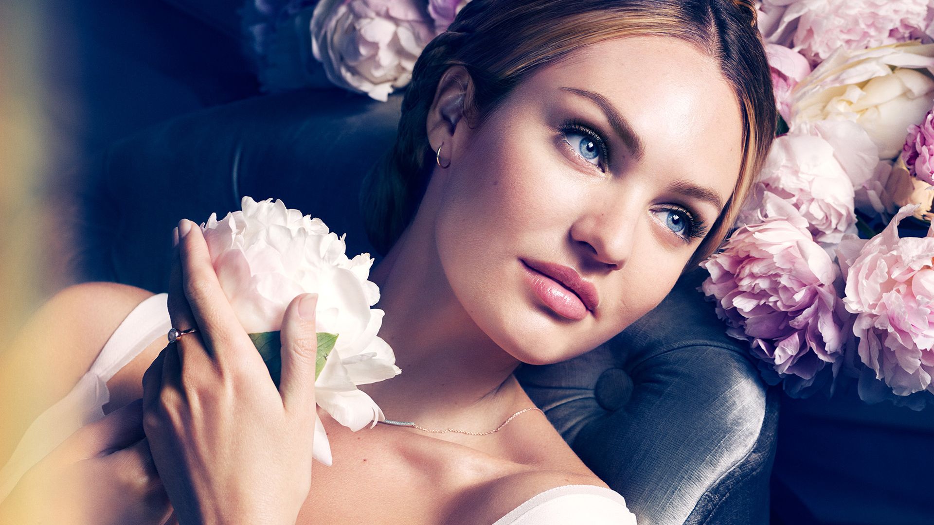 Wallpaper Candice Swanepoel on max factor