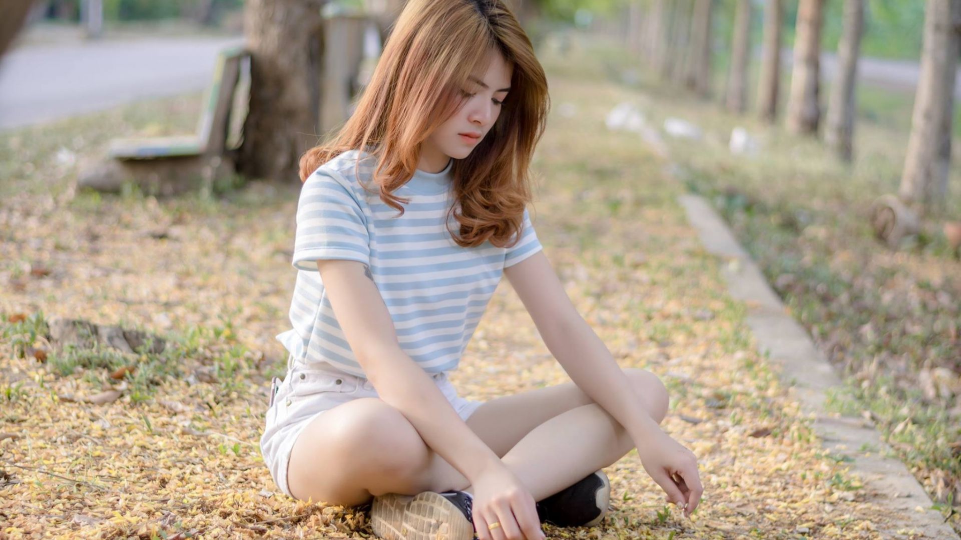 Wallpaper Asian model, blonde, sitting