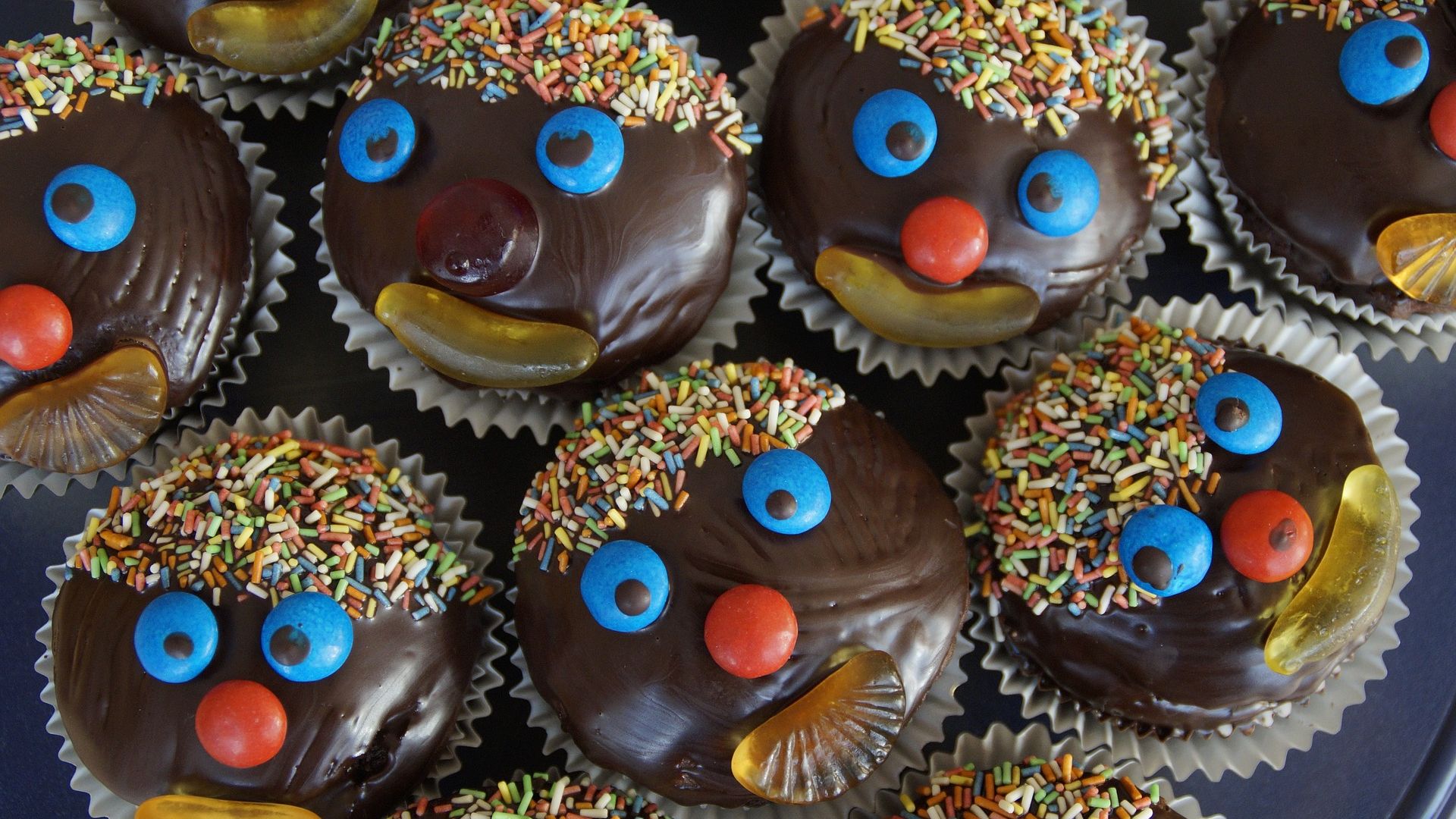 Wallpaper Muffins, clown, cake, pastries, baking