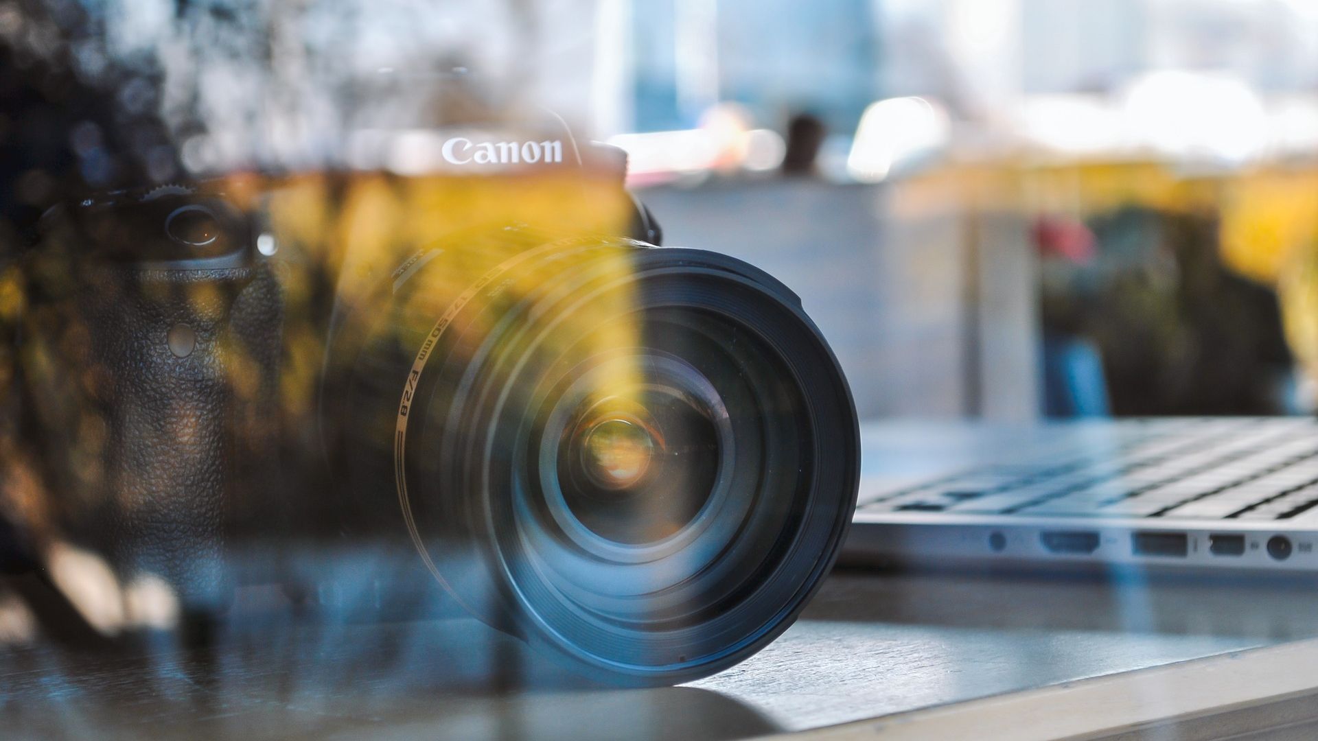 Wallpaper Canon camera, reflections