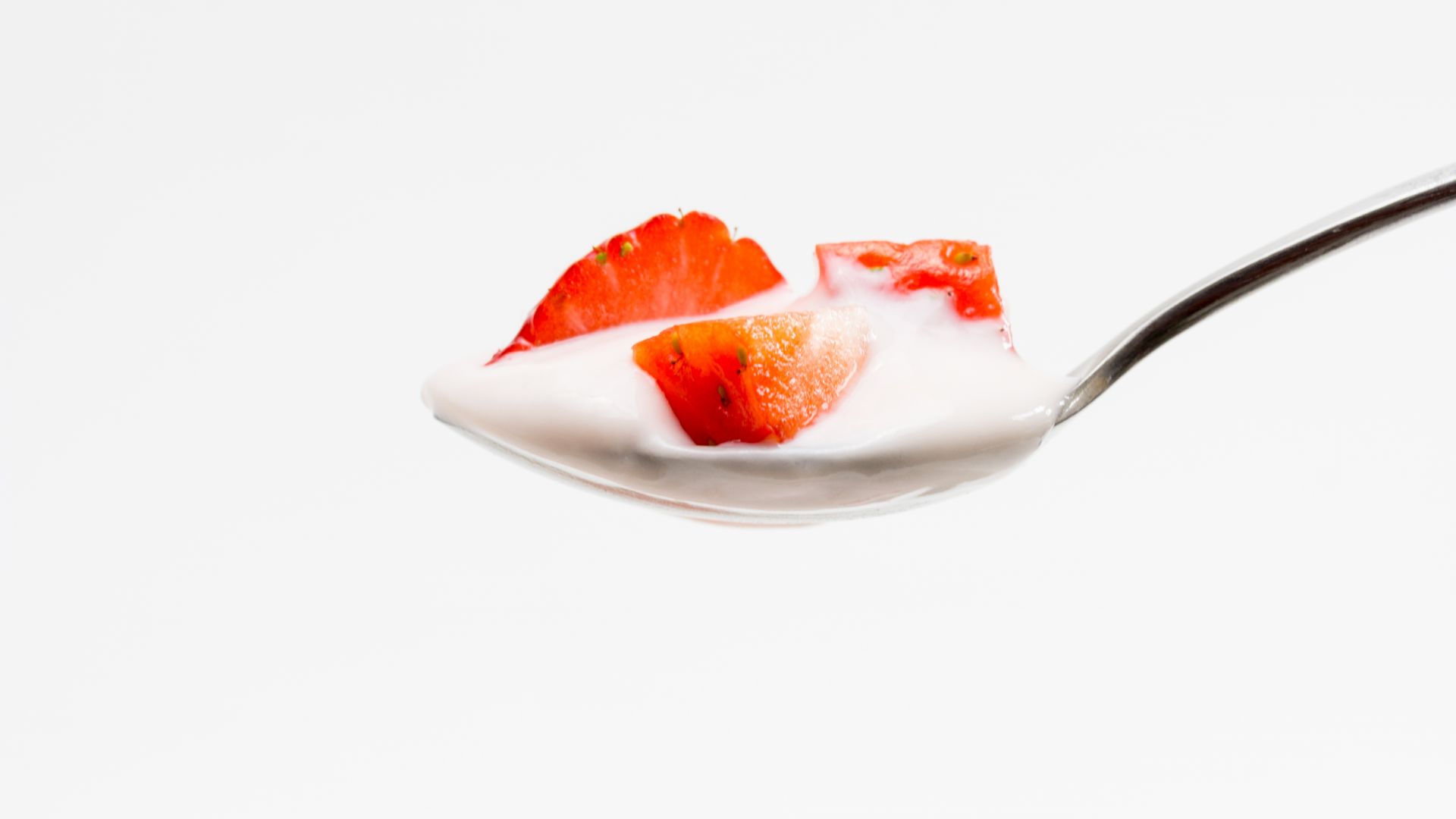 Wallpaper Tablespoon, yogurt, strawberry, close up