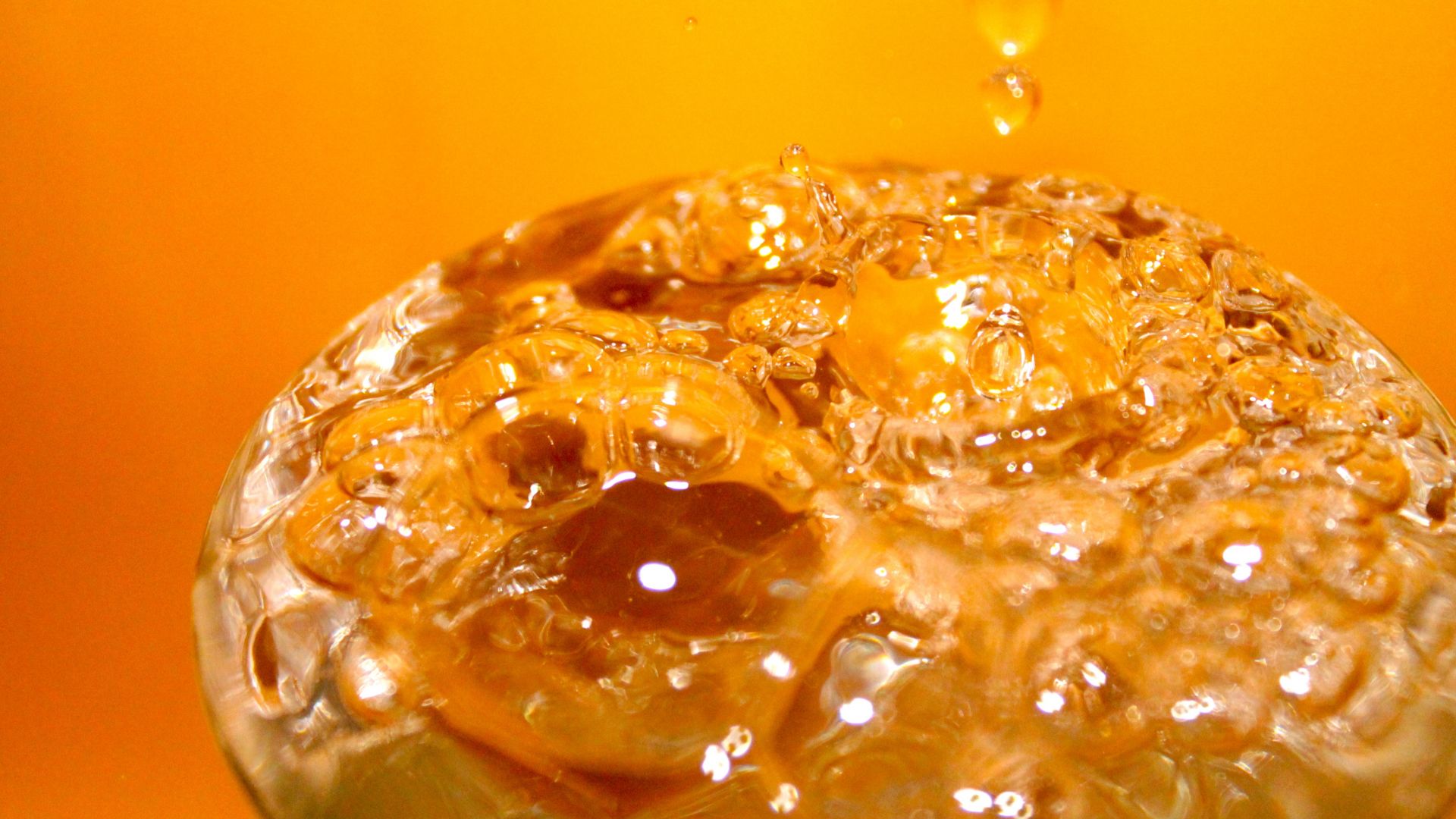 Wallpaper Water drop splash close up