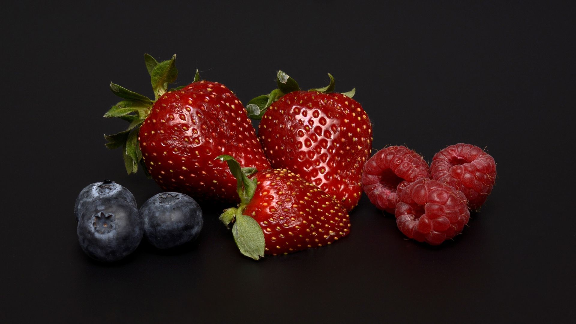 Wallpaper Strawberries, blueberries, raspberries, fruits