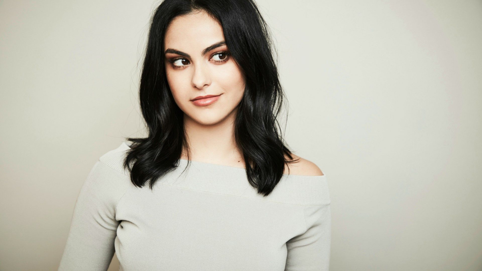 Wallpaper Camila Mendes, looking away, celebrity