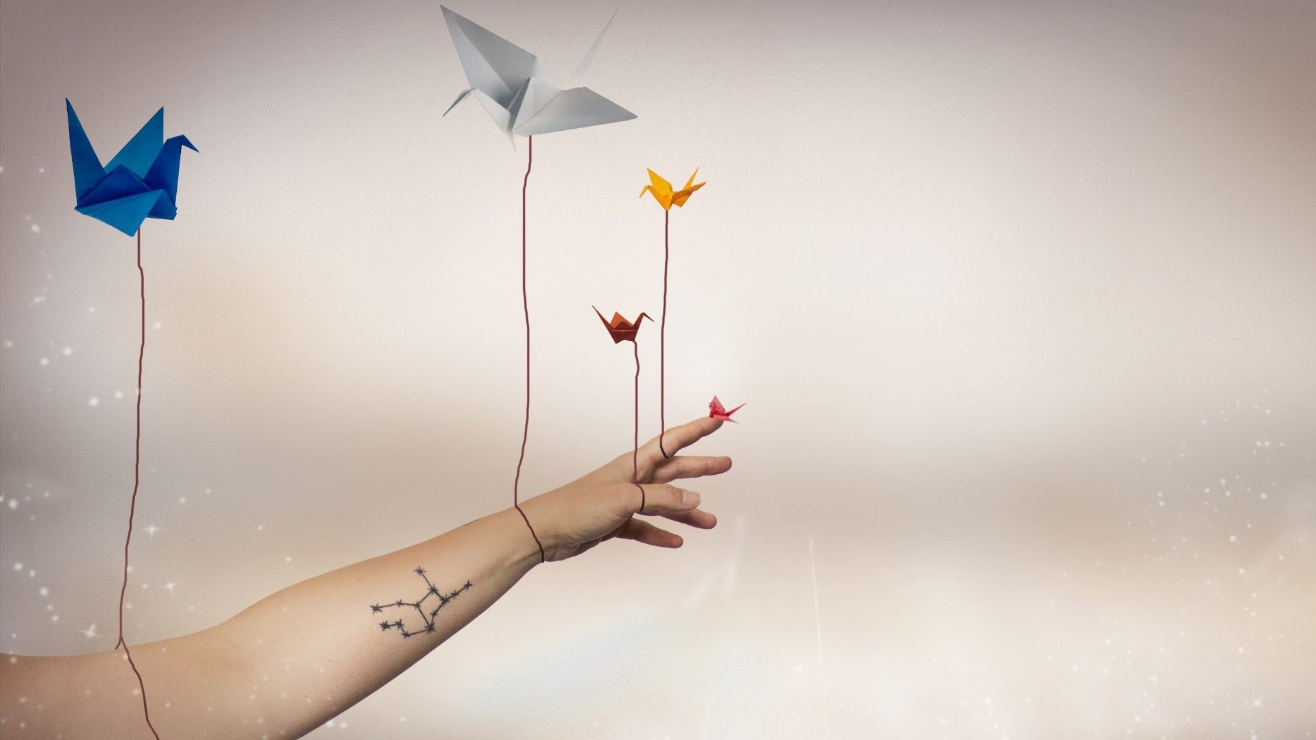 Wallpaper Digital artwork of paper birds on hand