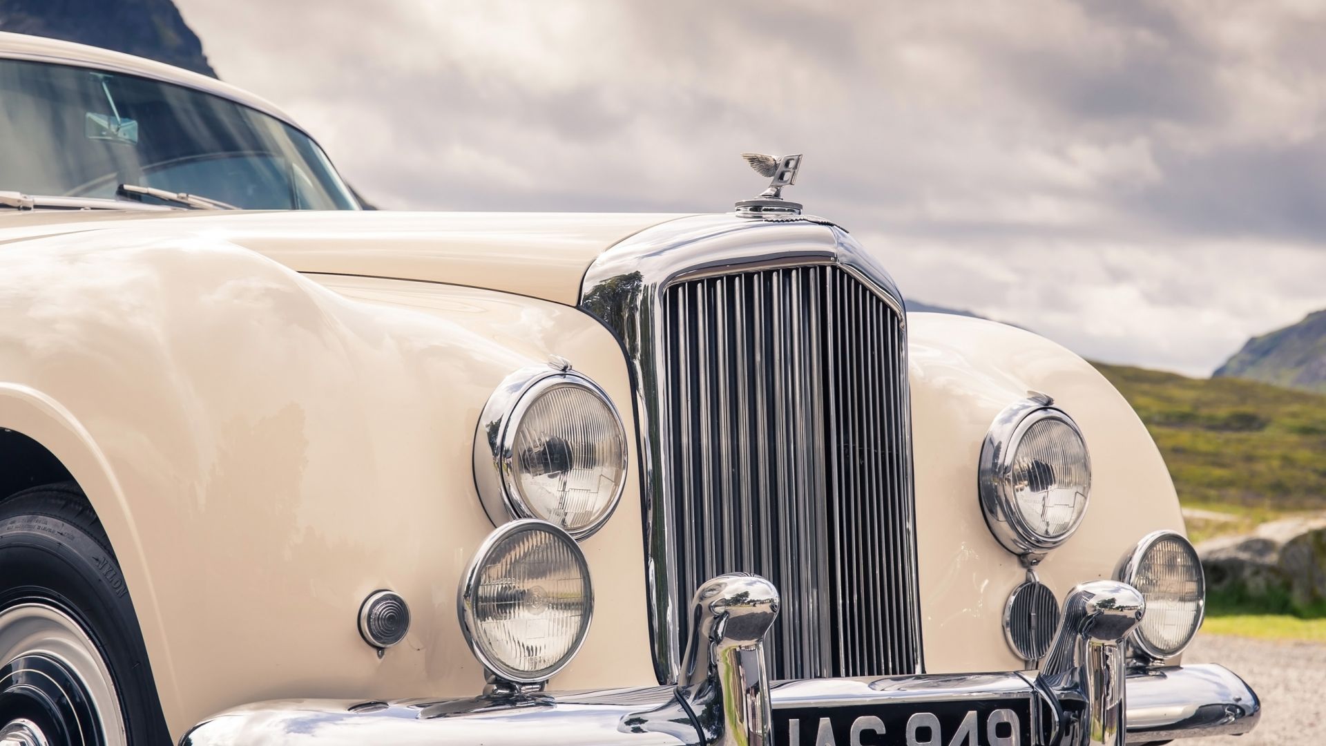 Wallpaper Bentley Continental, luxury car, bonnet, headlight