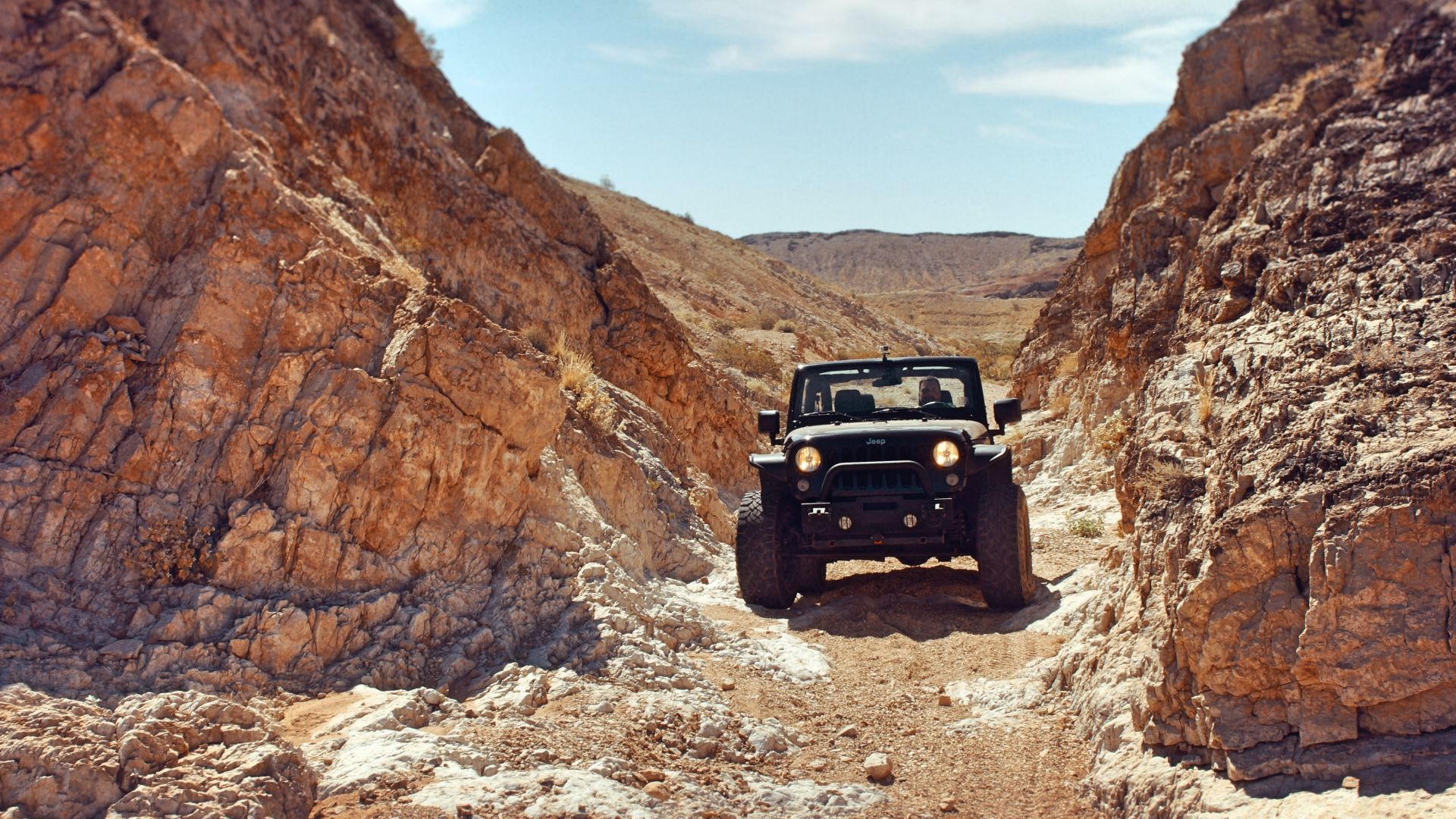 Wallpaper Jeep SUV in rocks desert