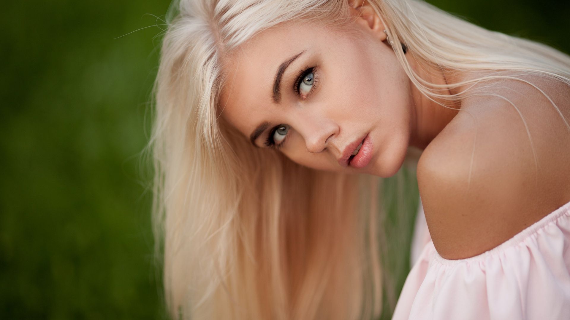 Wallpaper Bare shoulder, outdoor, face, blonde model