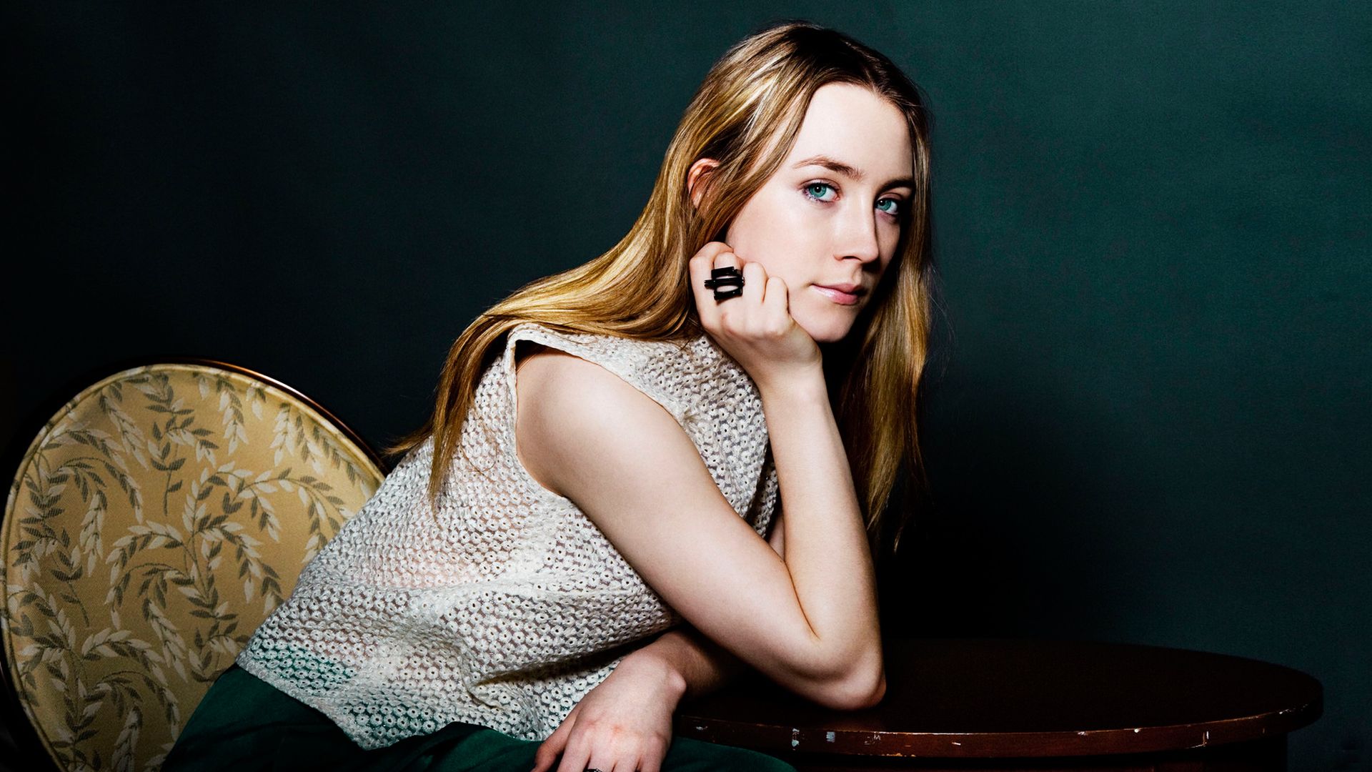 Wallpaper Saoirse Ronan, stare, chair, blue eyes