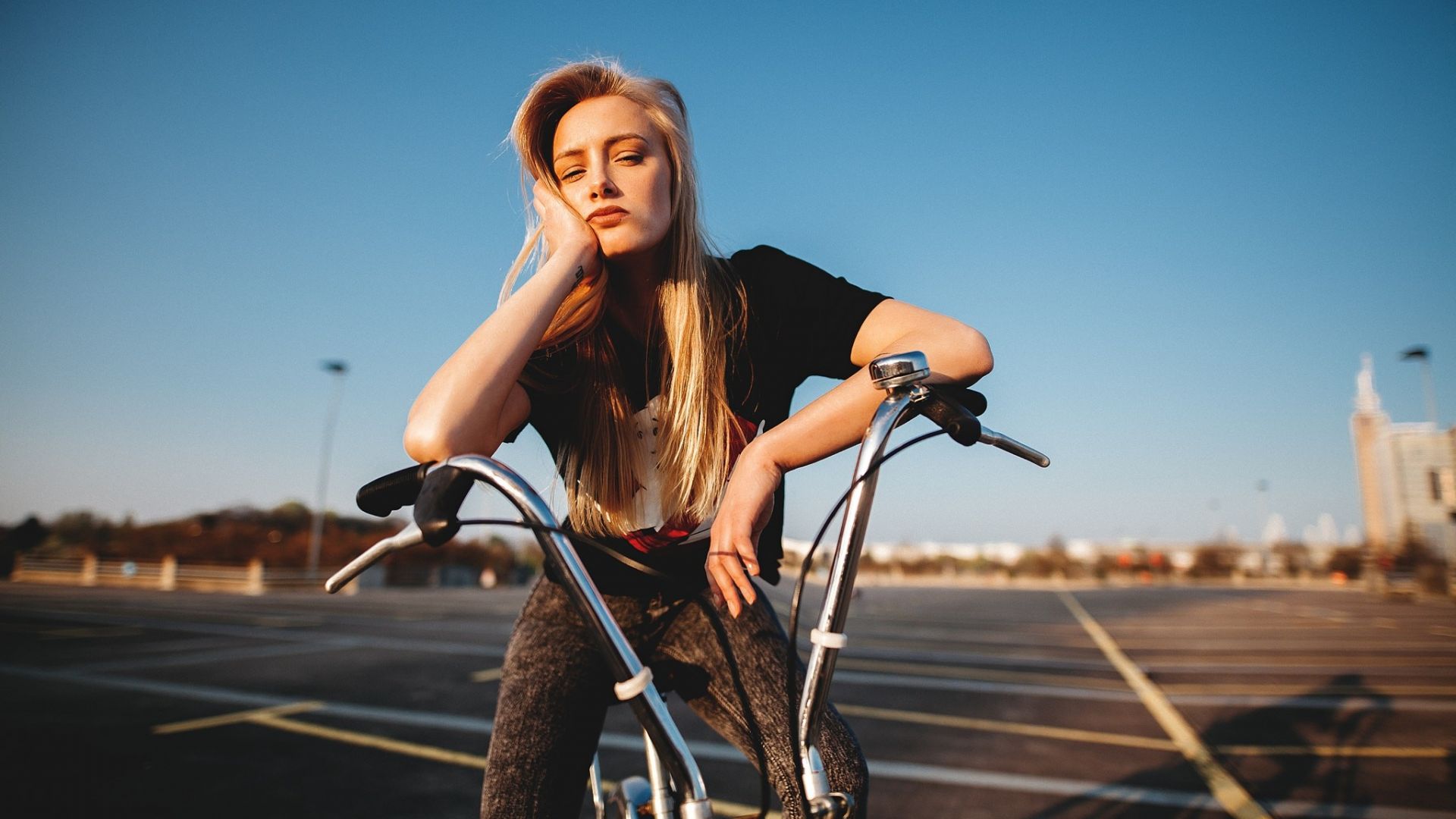 Wallpaper Riding bicycle, girl, model, blonde, outdoor