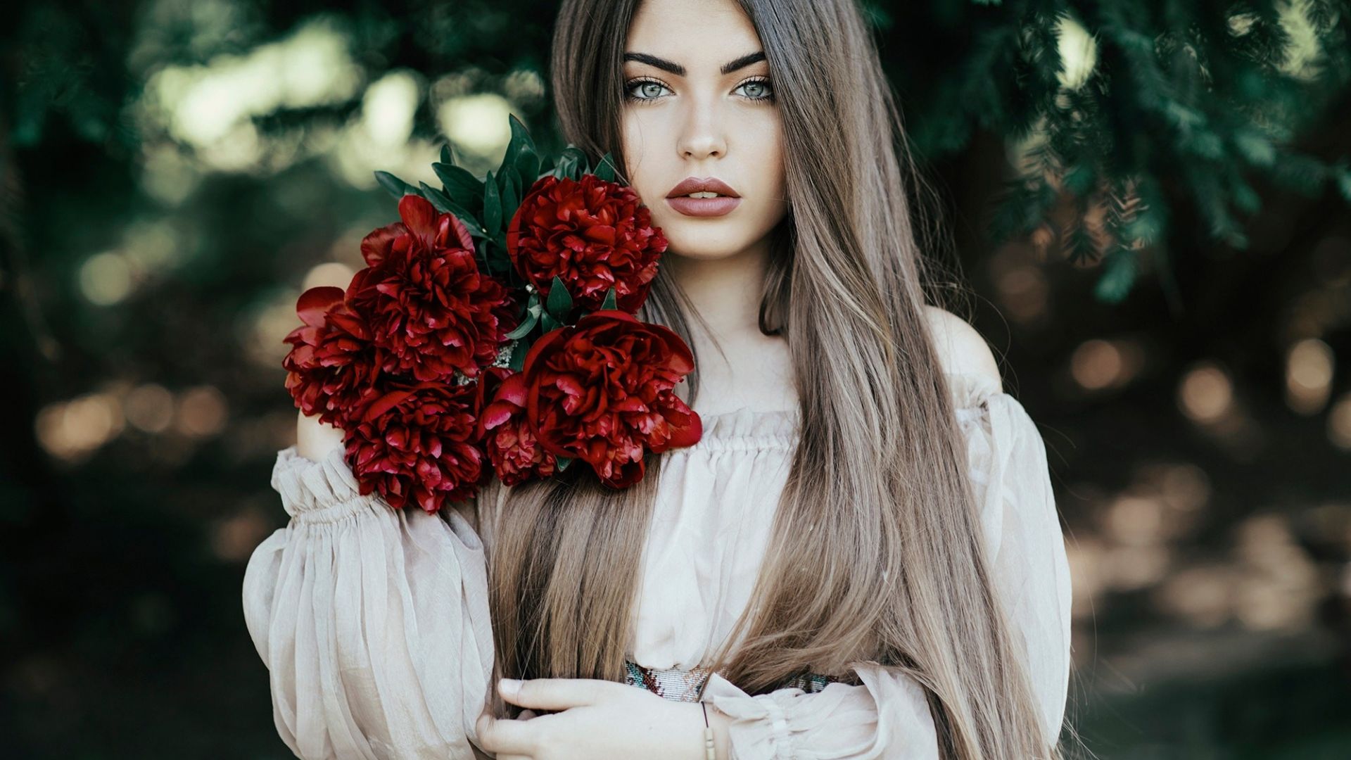 Wallpaper Beautiful model with rose flowers