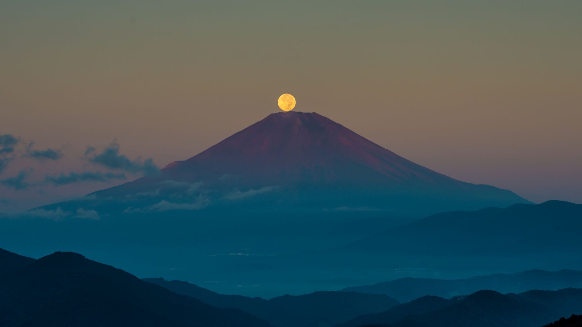 Wallpaper Volcano mountain in night