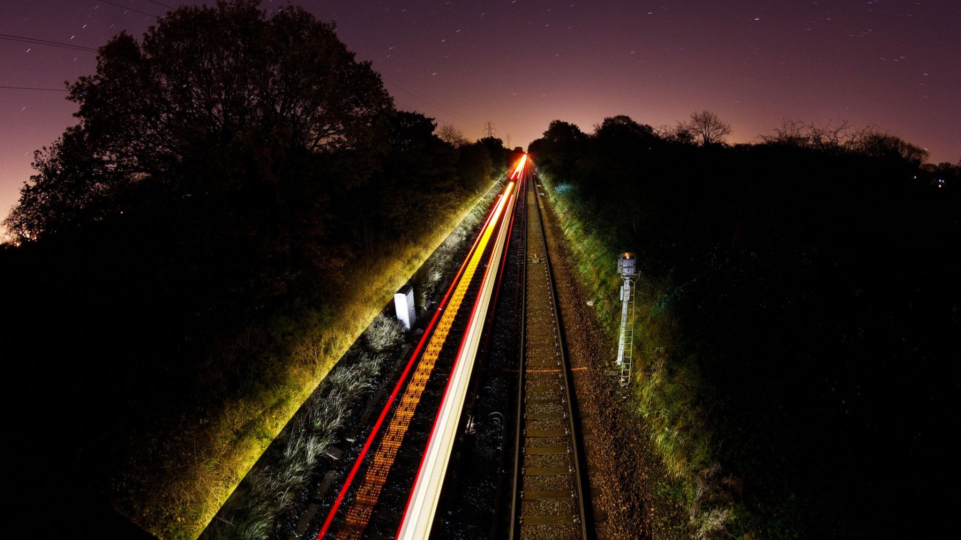 Wallpaper Light trails of train