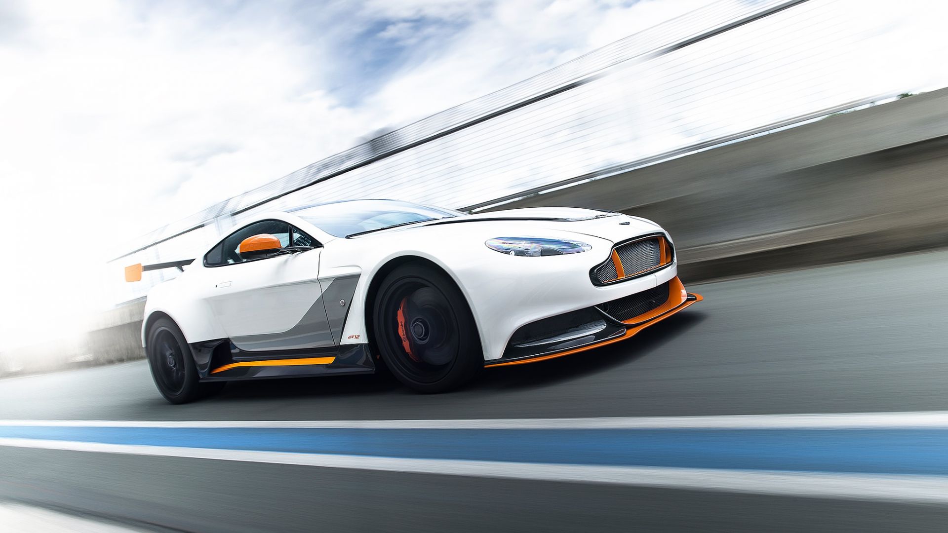 Wallpaper Aston Martin Vantage sports car