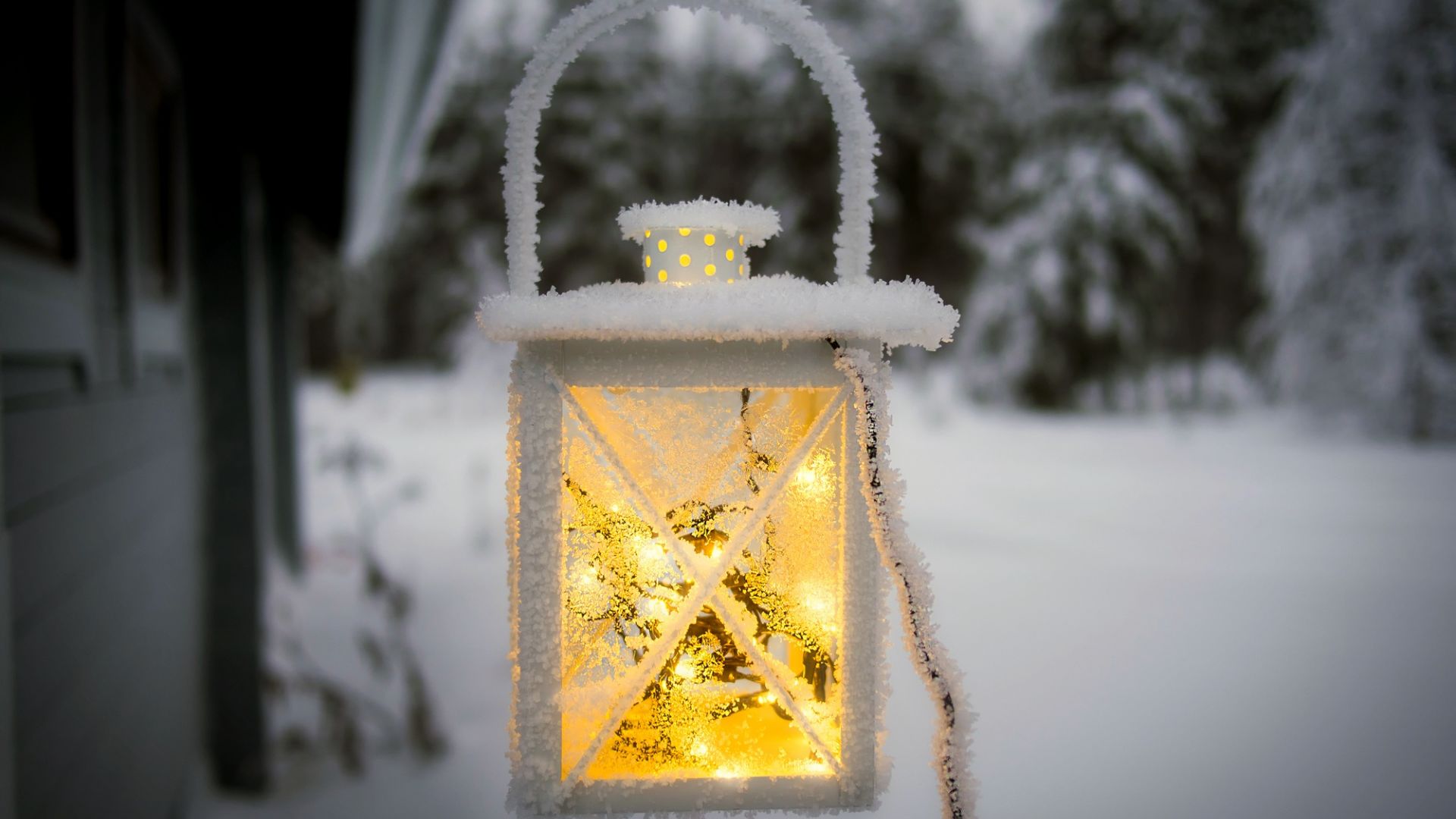 Wallpaper Lantern light, winter