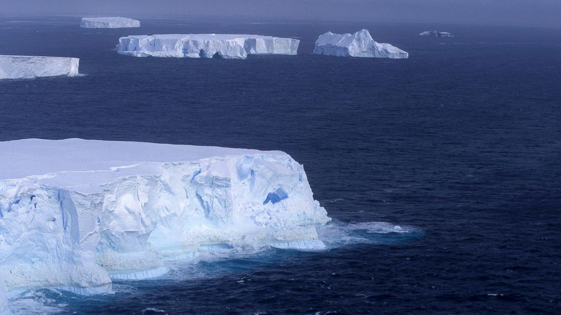 Wallpaper Icebergs of southern Ocean