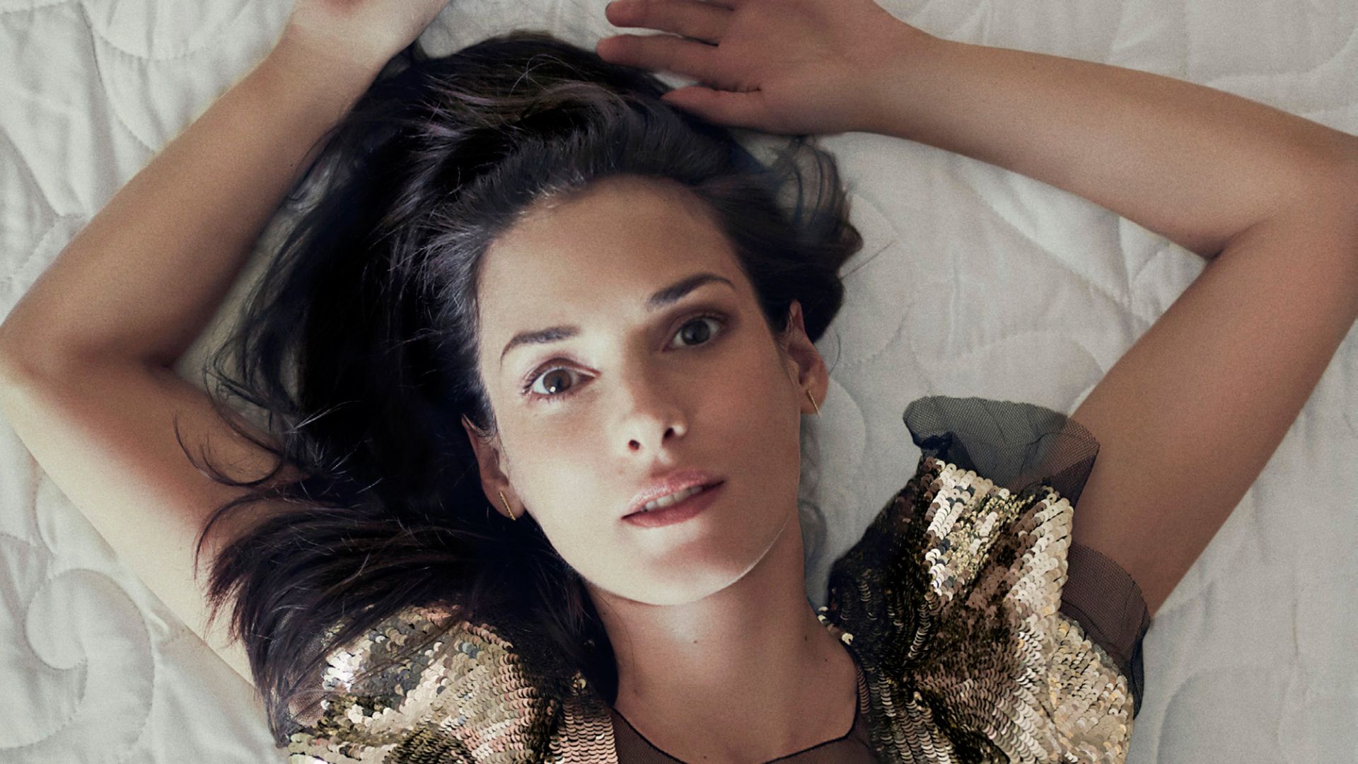 Wallpaper Winona Ryder, lying down, face