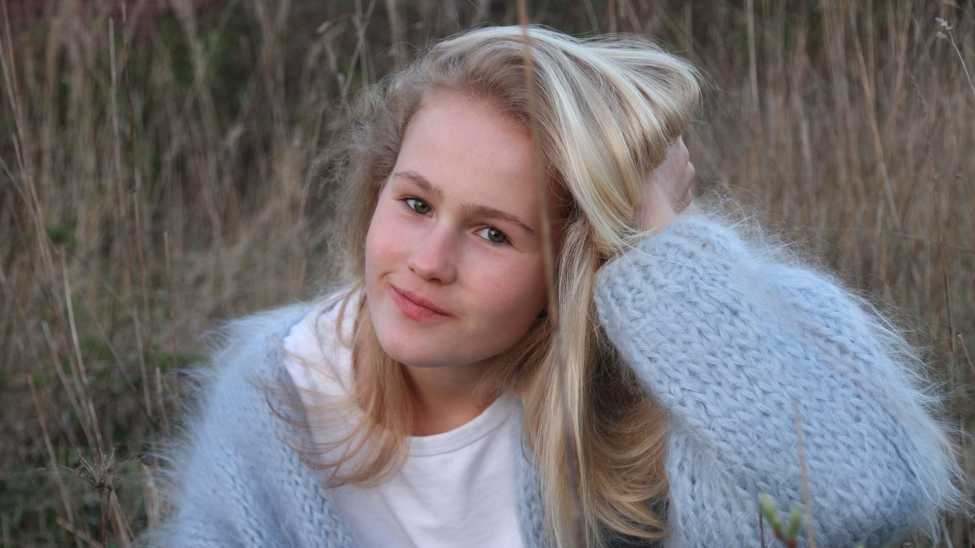 Wallpaper Girl, blonde, outdoor, photoshoot