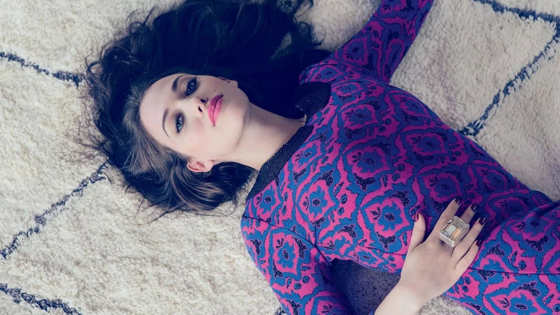 Wallpaper Celebrity, Lying Down, famous Kat Dennings