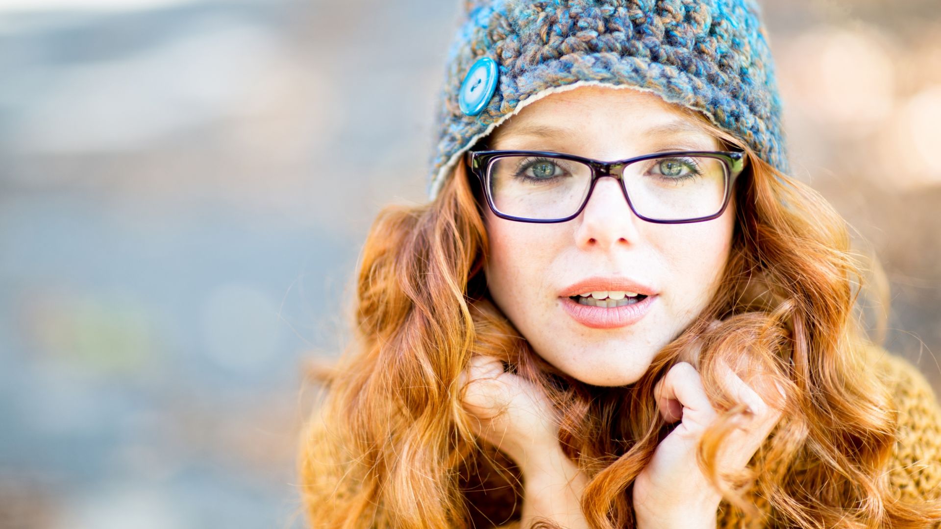 Wallpaper Blonde, girl with cap and glasses
