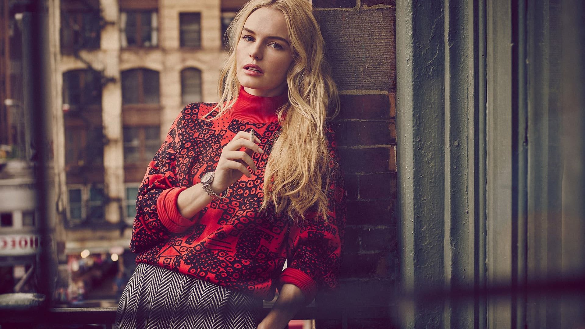 Wallpaper Kate Bosworth, blonde actress, leaning to wall