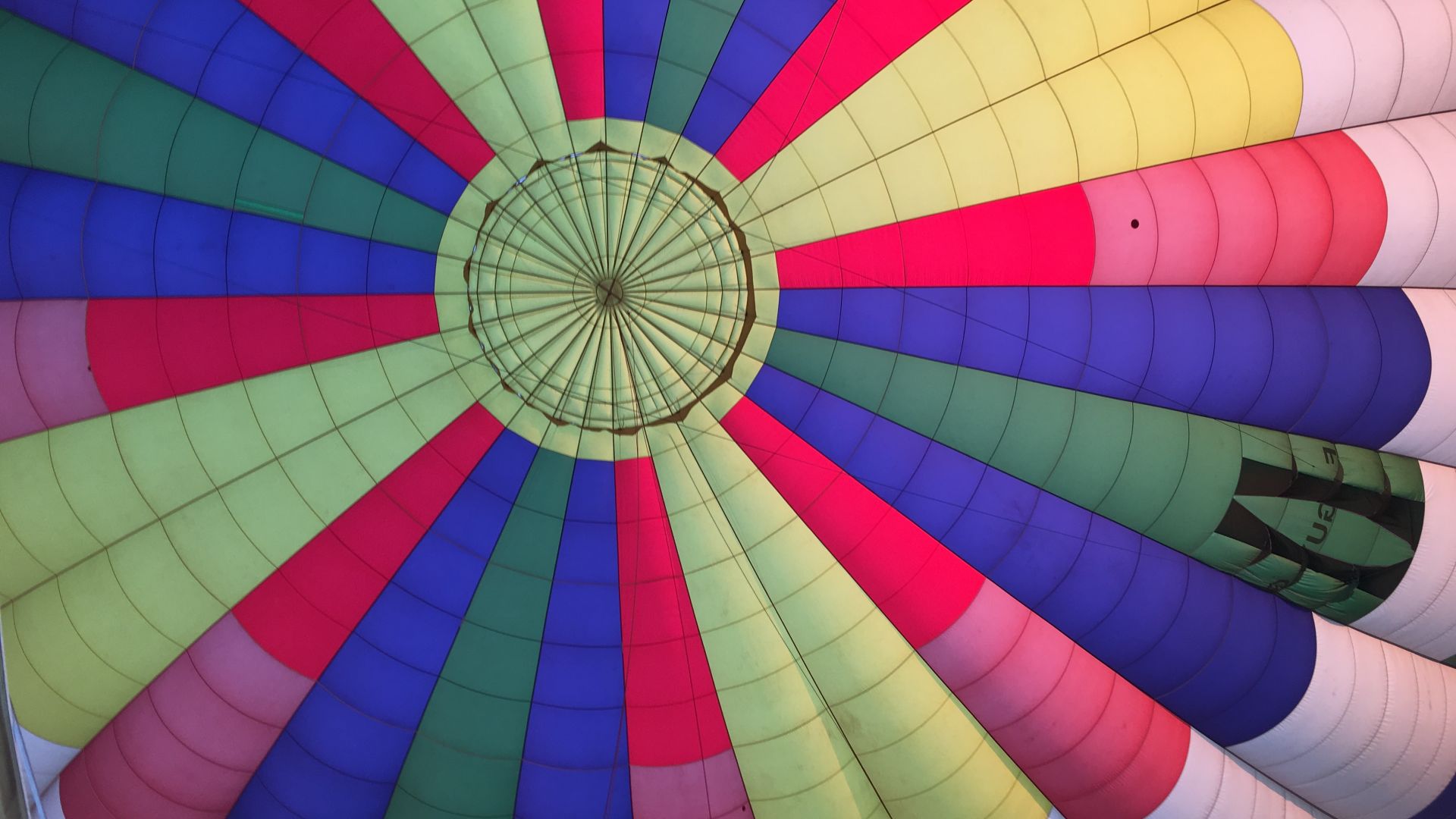 Wallpaper Colorful Parachute Balloon