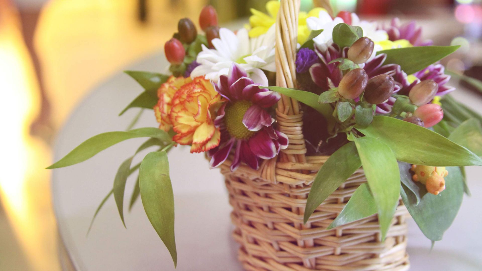 Wallpaper Basket of flowers